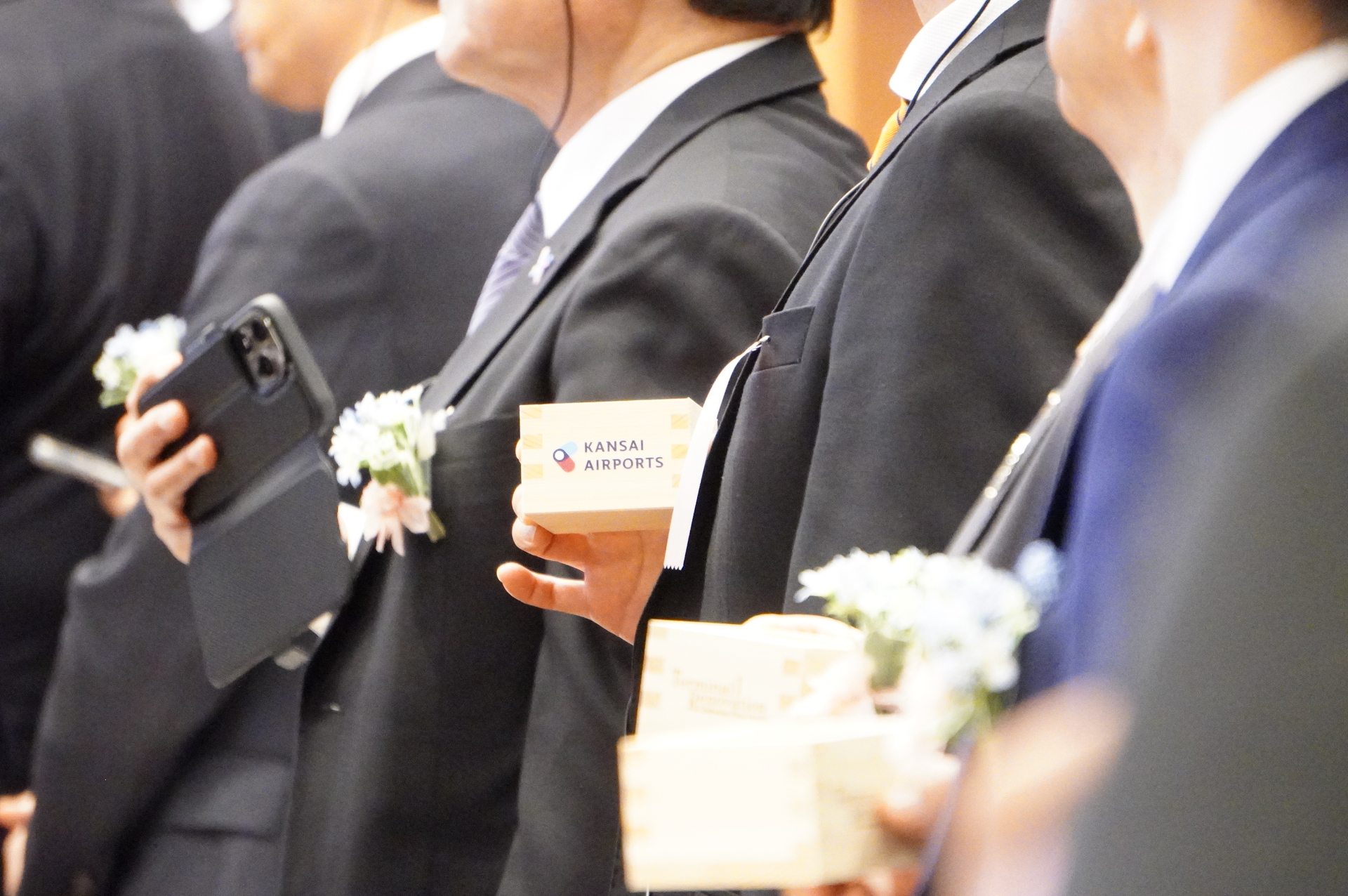 関空T1リノベーション グランドオープン記念式典に約450名が出席。エアポートホテル「ホテル日航関西空港」の会場で行なわれた