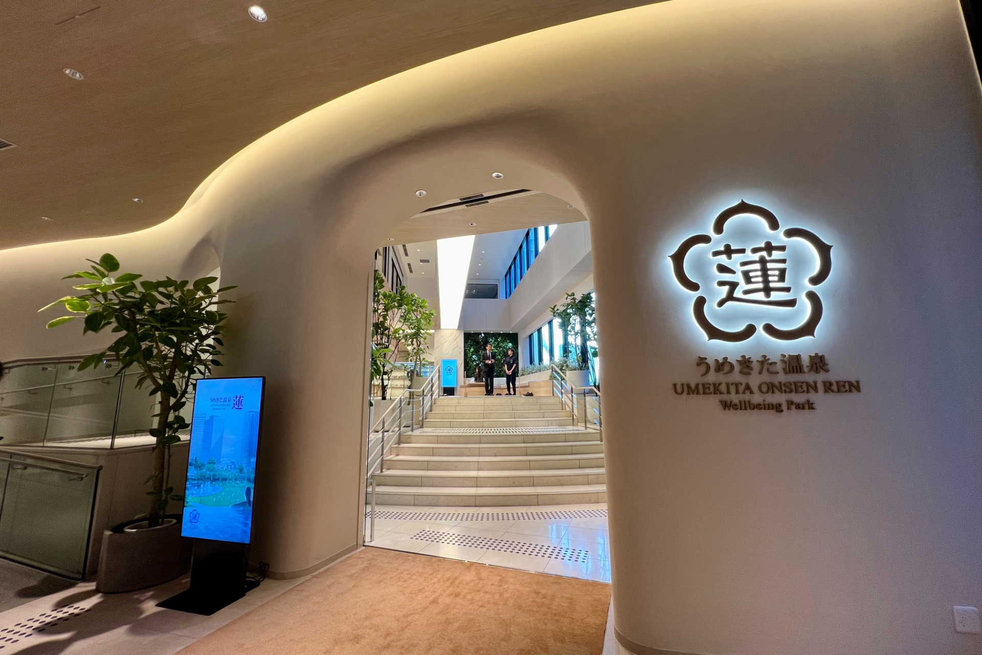 うめきた温泉 蓮の3階エントランス・ロビー