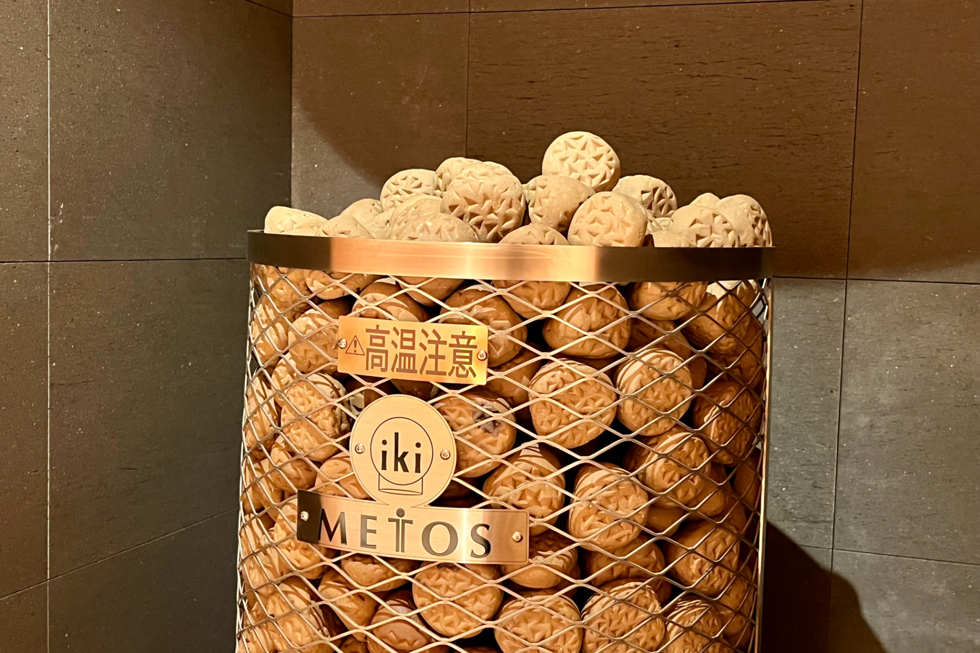 セルフロウリュもでき、水風呂とシャワー付きととのい椅子を完備