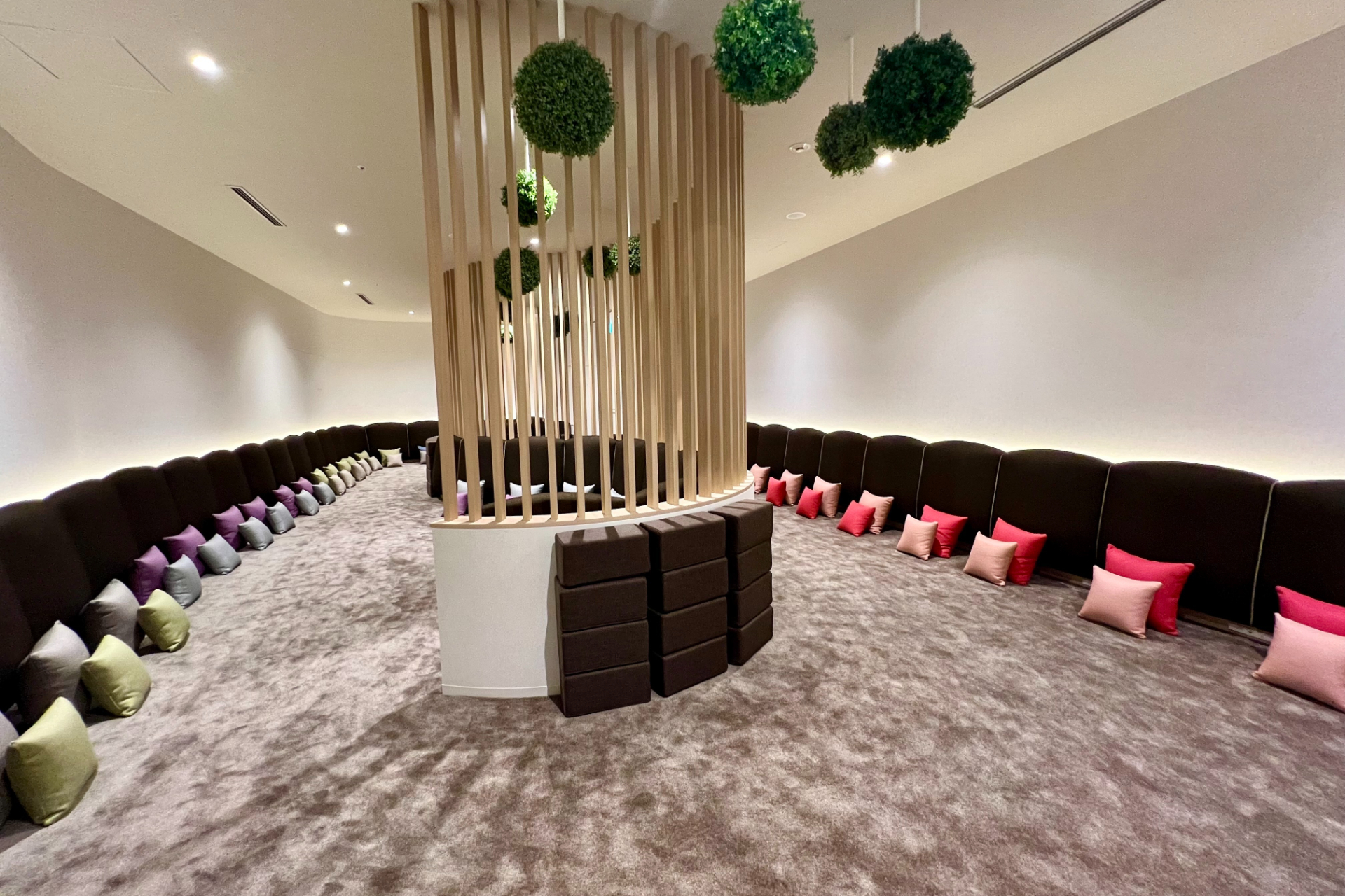 多彩な休憩スペースとリラクゼーションルーム