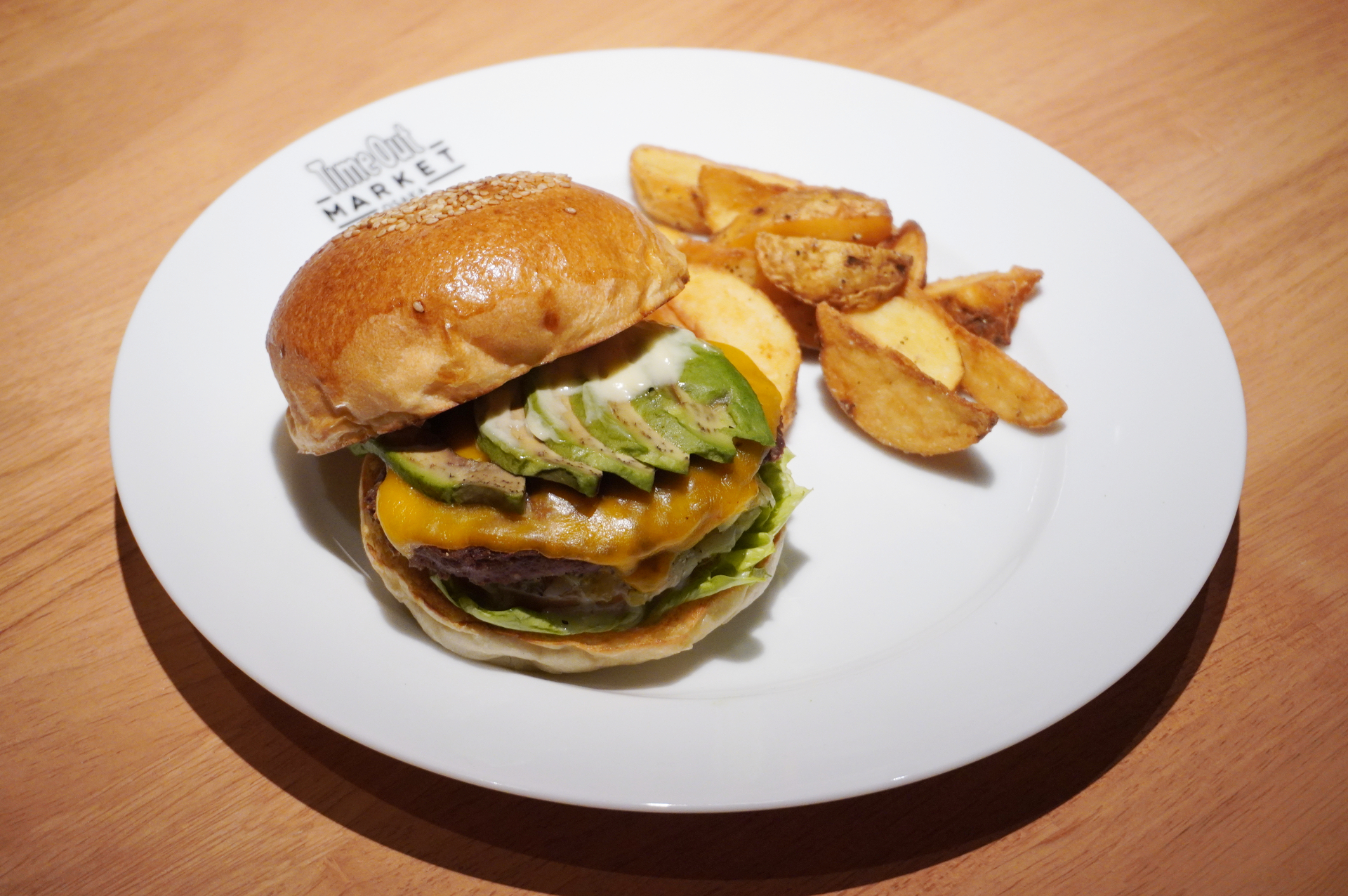 「アボカドチーズバーガー」（1870円）