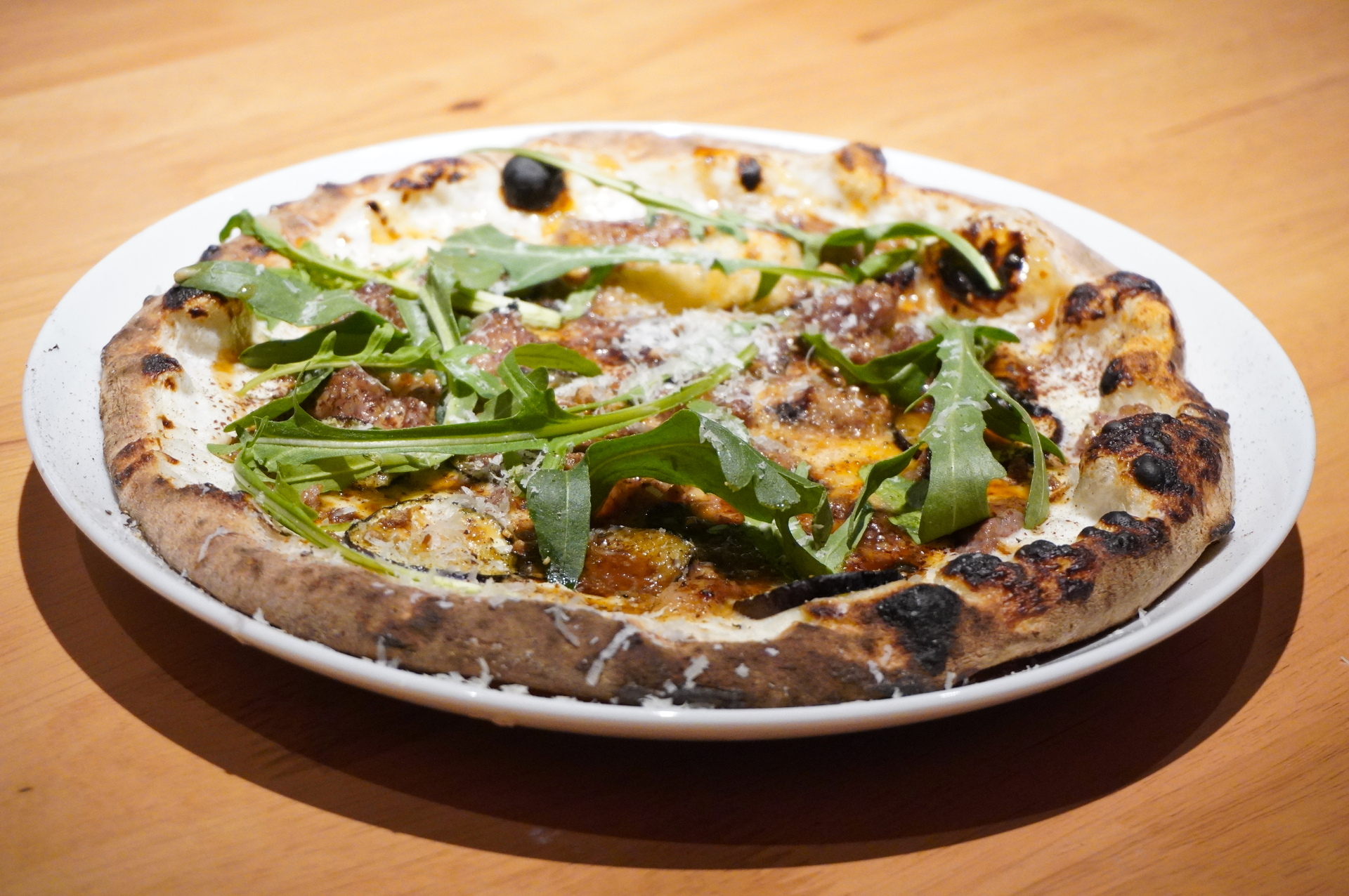 「沖縄黒糖と黒豚のピッツァ」（3080円）