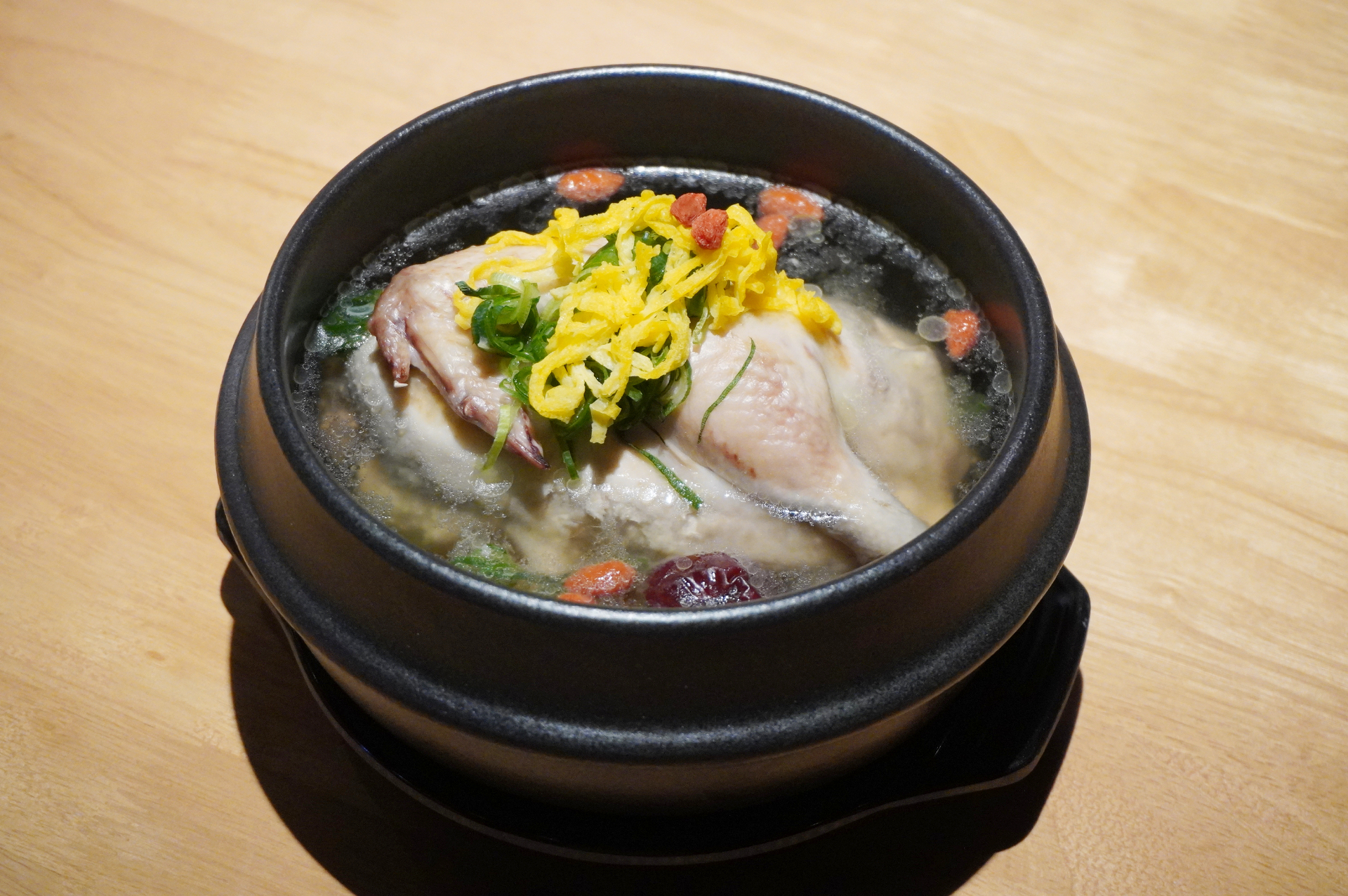 「参鶏湯」（1980円）