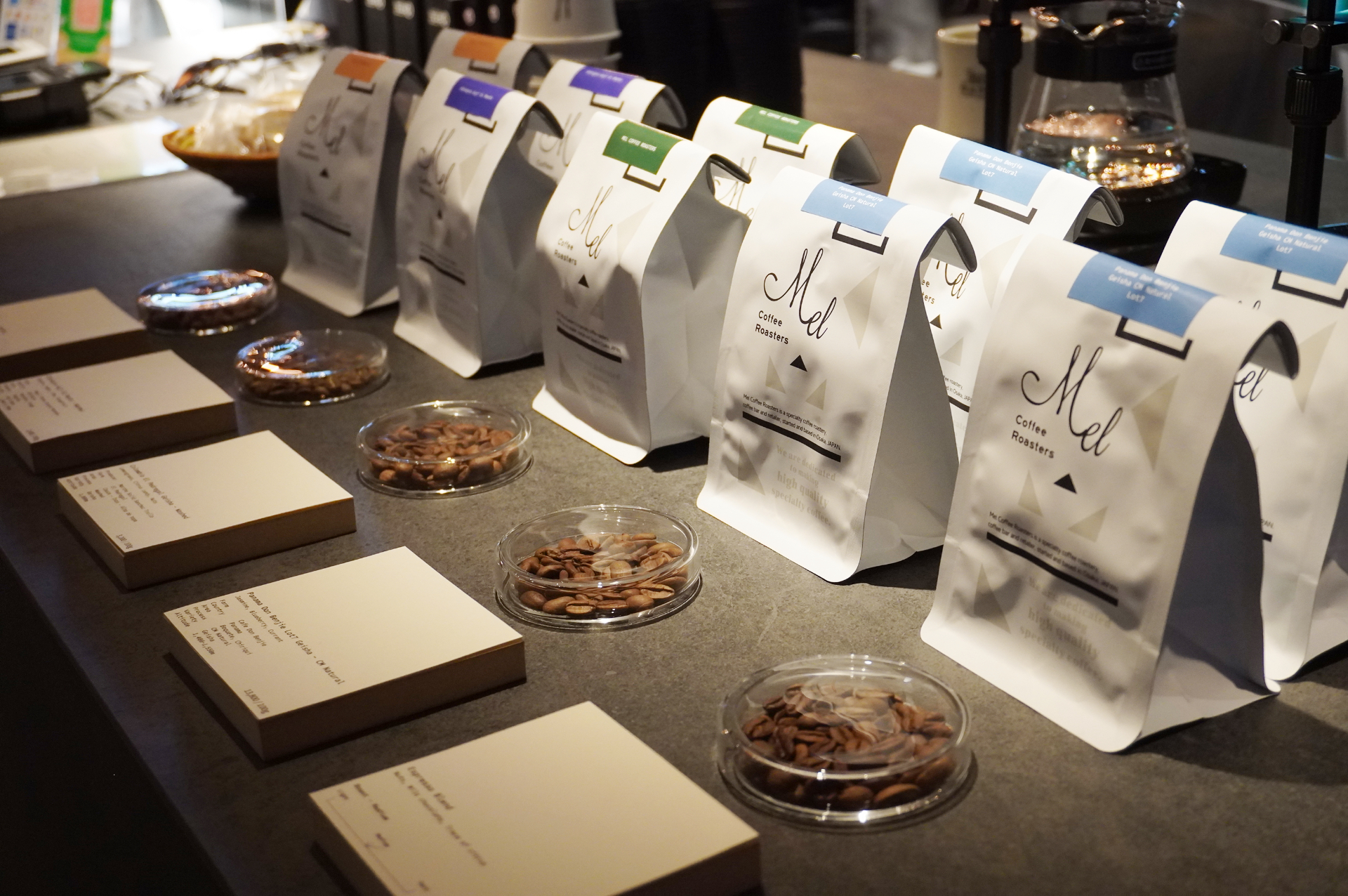 焙煎したてのフレッシュなコーヒー豆も販売