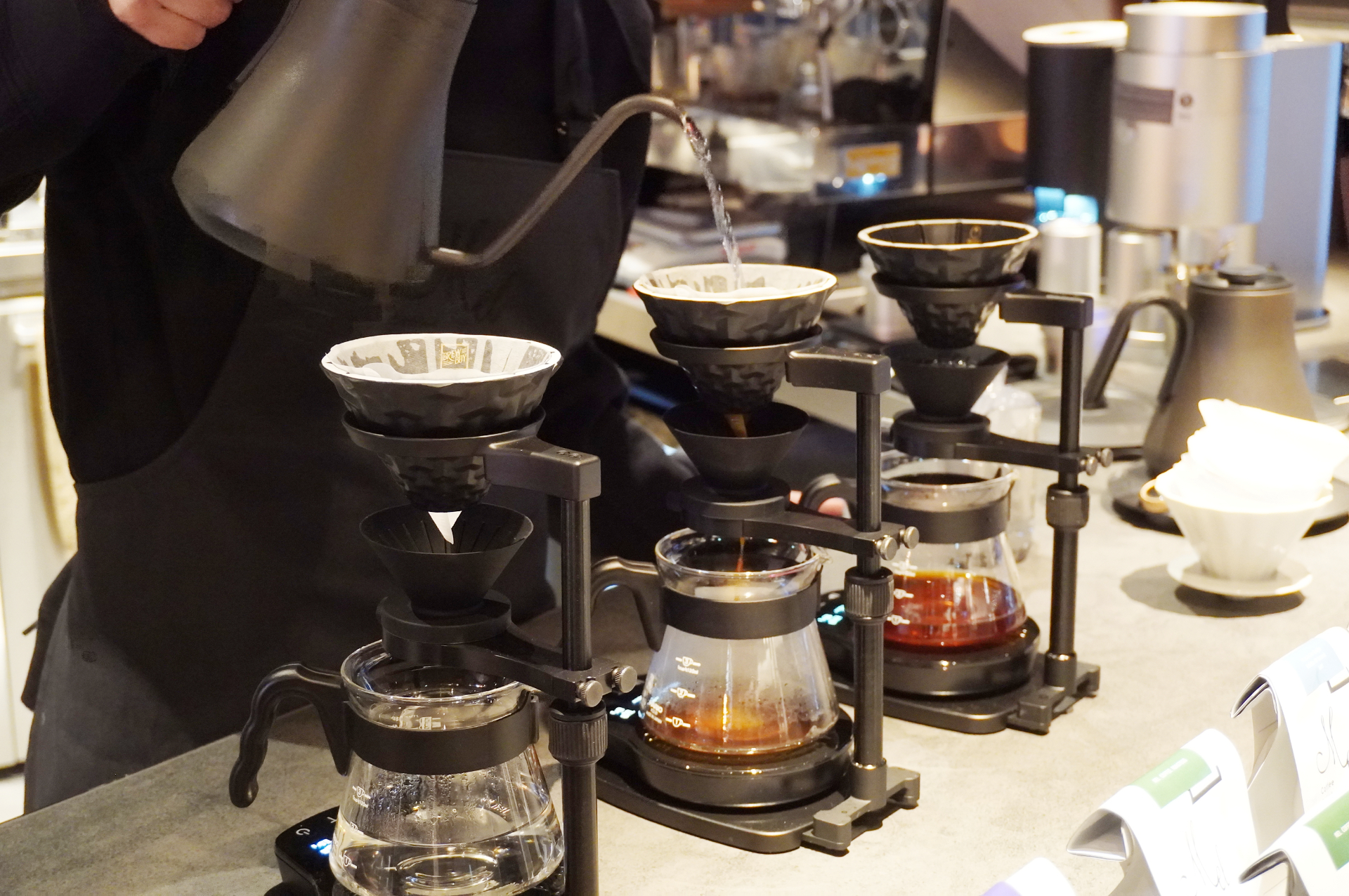 厳選豆を焙煎し、バリスタがドリップした1杯を提供