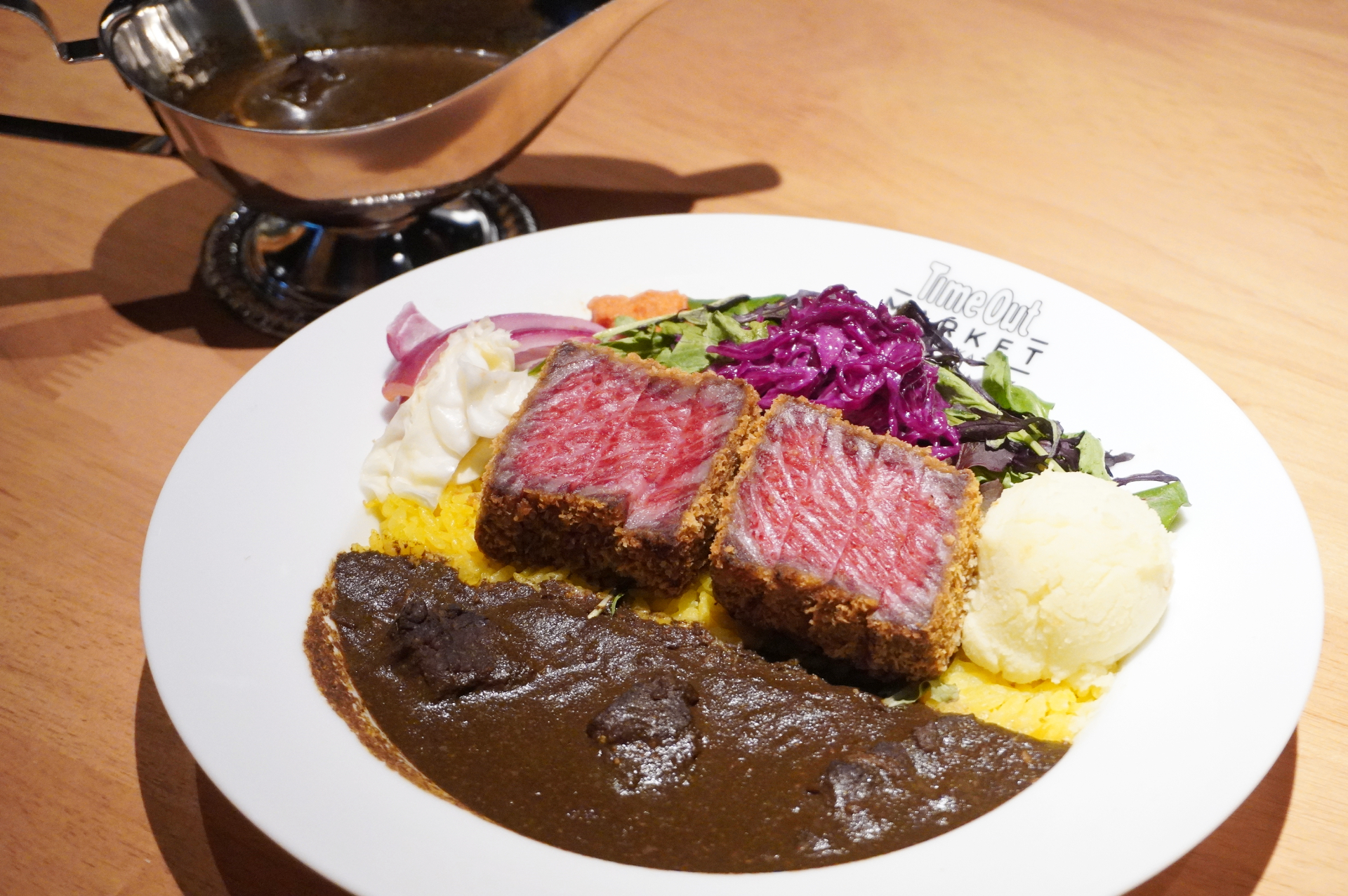 「プレミアムビフカツビーフカリー」（3800円）