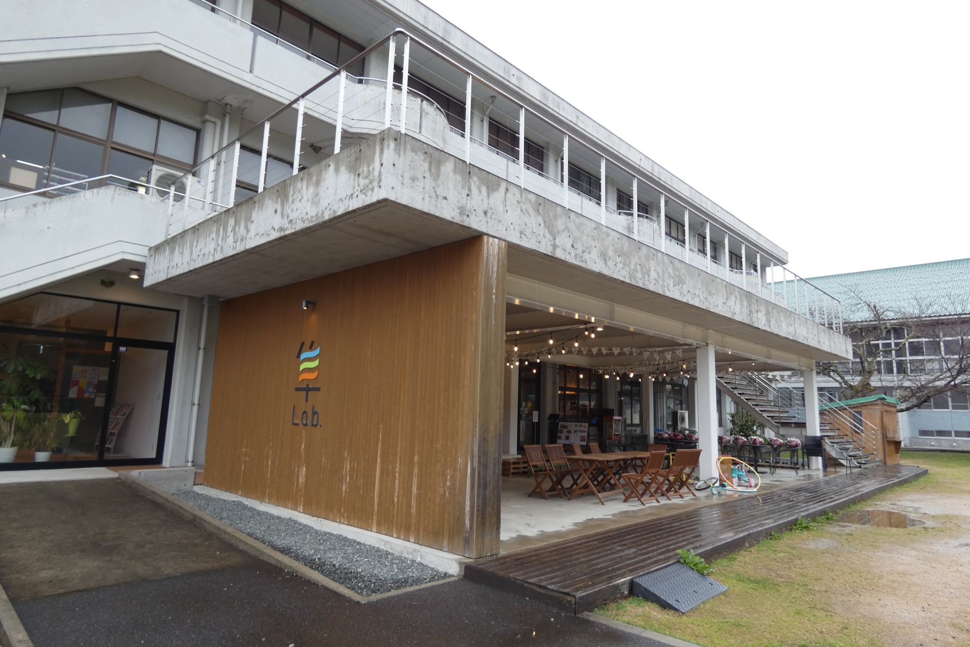 唯一、若桜鉄道の駅から離れた場所にある<a href="https://hayabusa-lab.com/" class="n" target="_blank">「隼Lab.」</a>