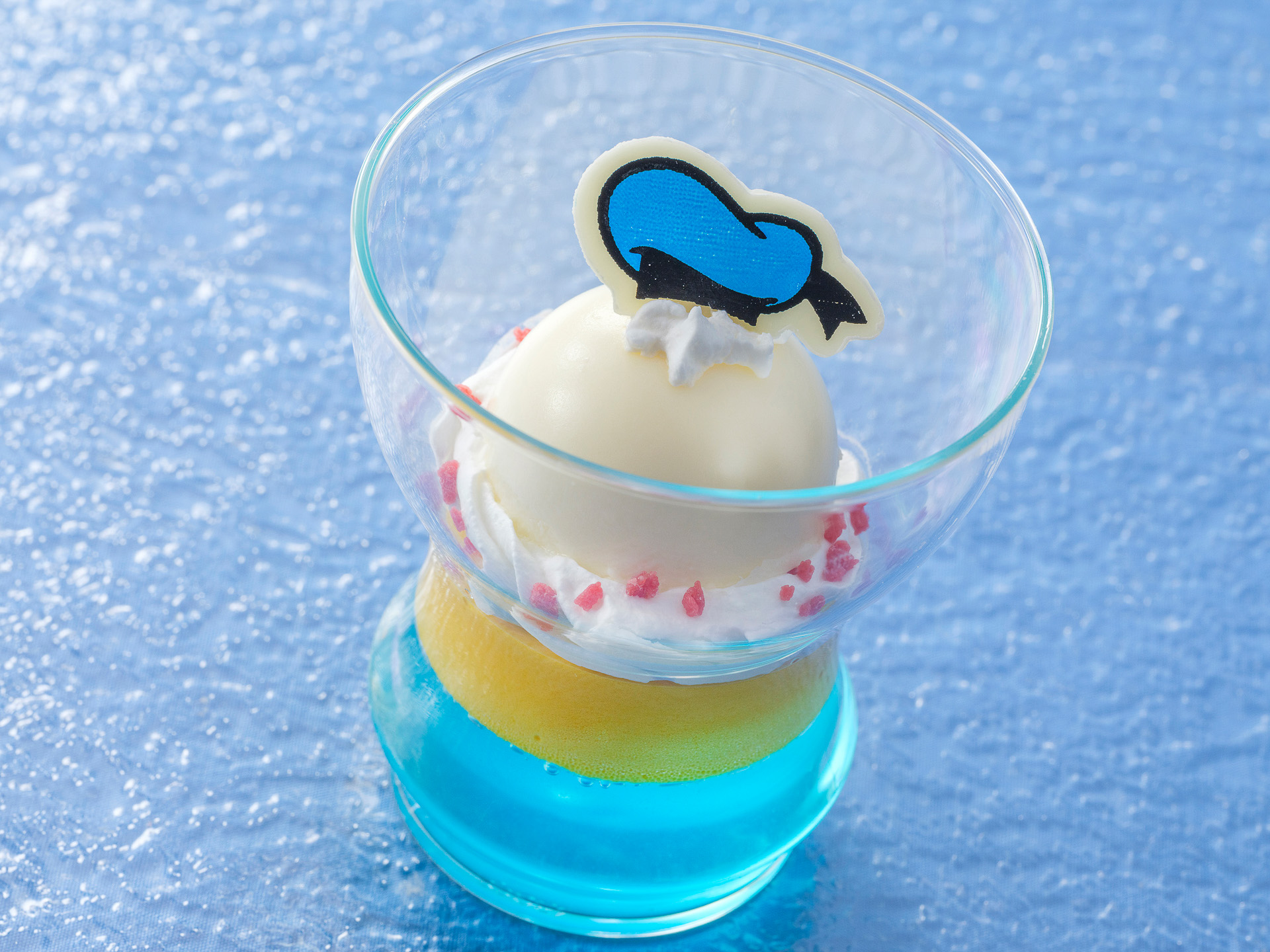 「ブルーゼリー＆マンゴームース」（550円）