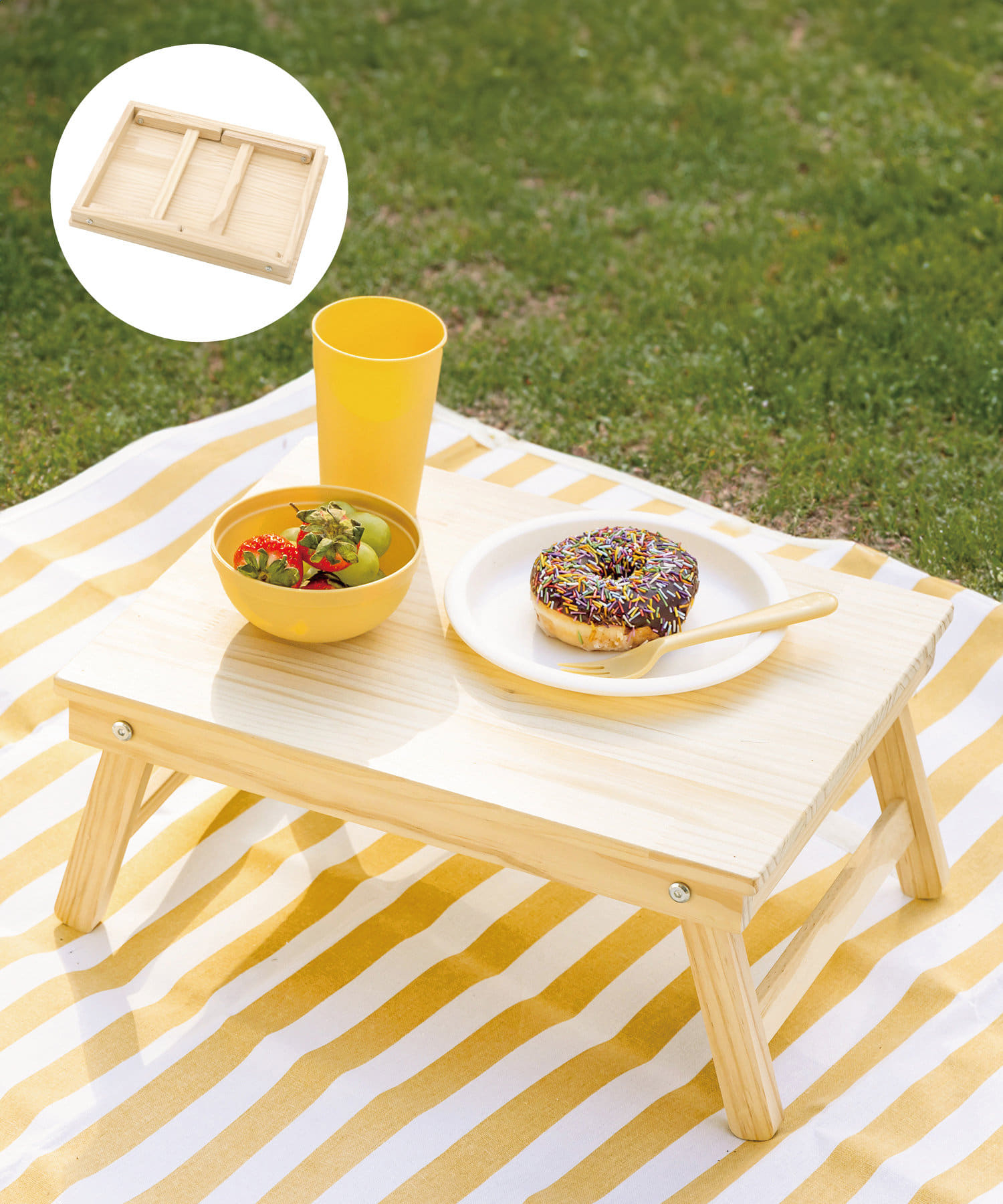 折りたたみテーブル（1650円）、約40×30×17cm（幅×奥行き×高さ）