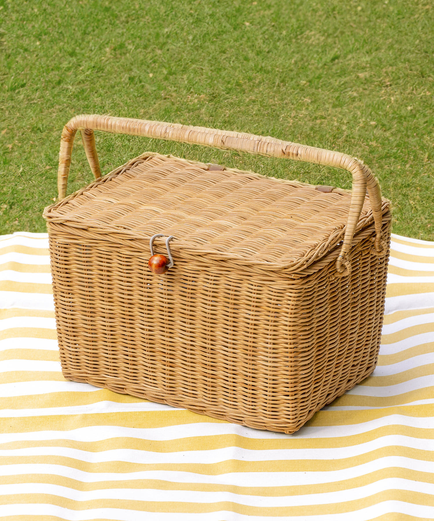 ピクニックバスケット（2750円）、約34×22×28cm（持ち手含む幅×奥行き×高さ）