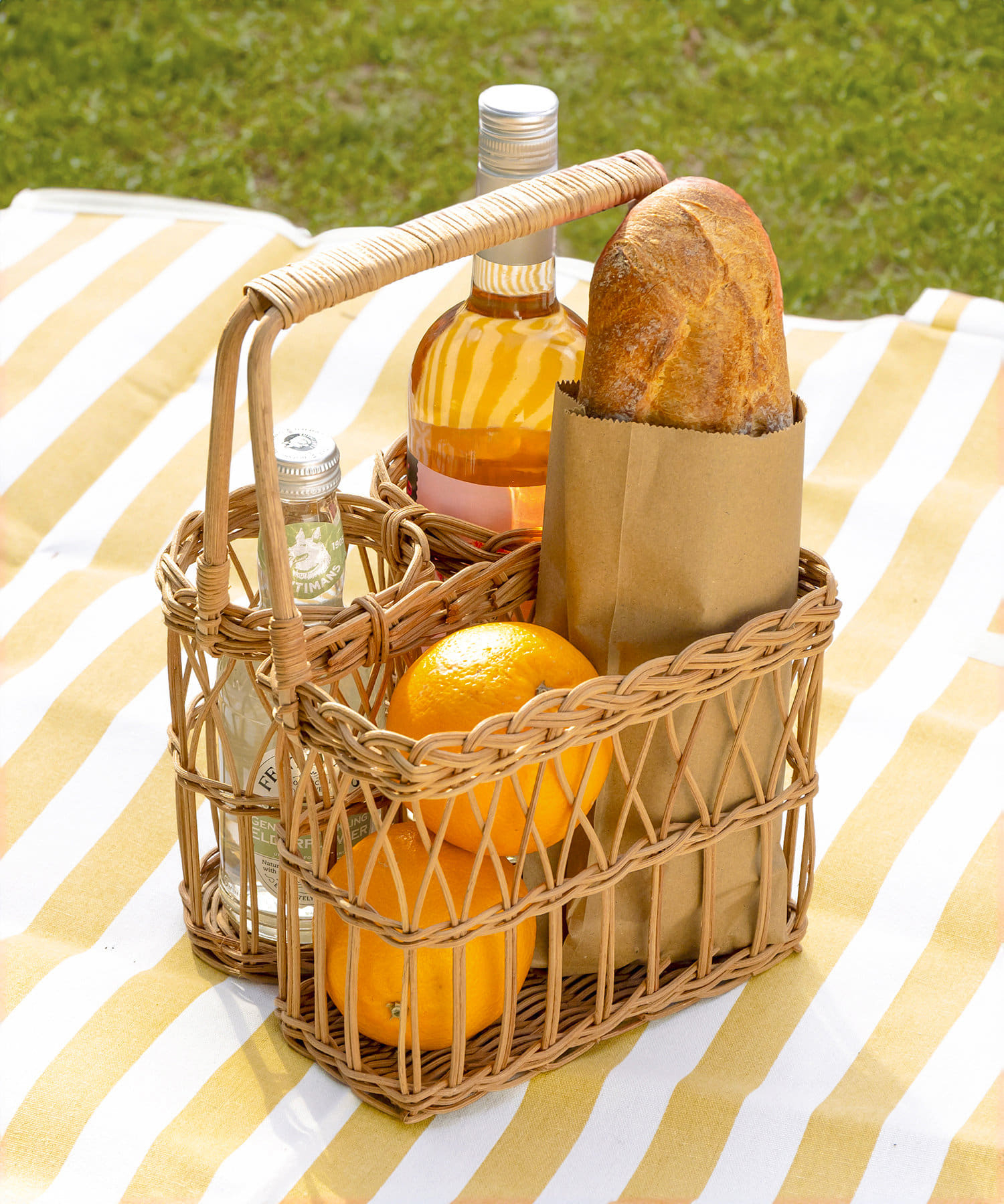 ピクニックボトルバスケット（1650円）、約20×20×30cm（持ち手含む幅×奥行き×高さ）