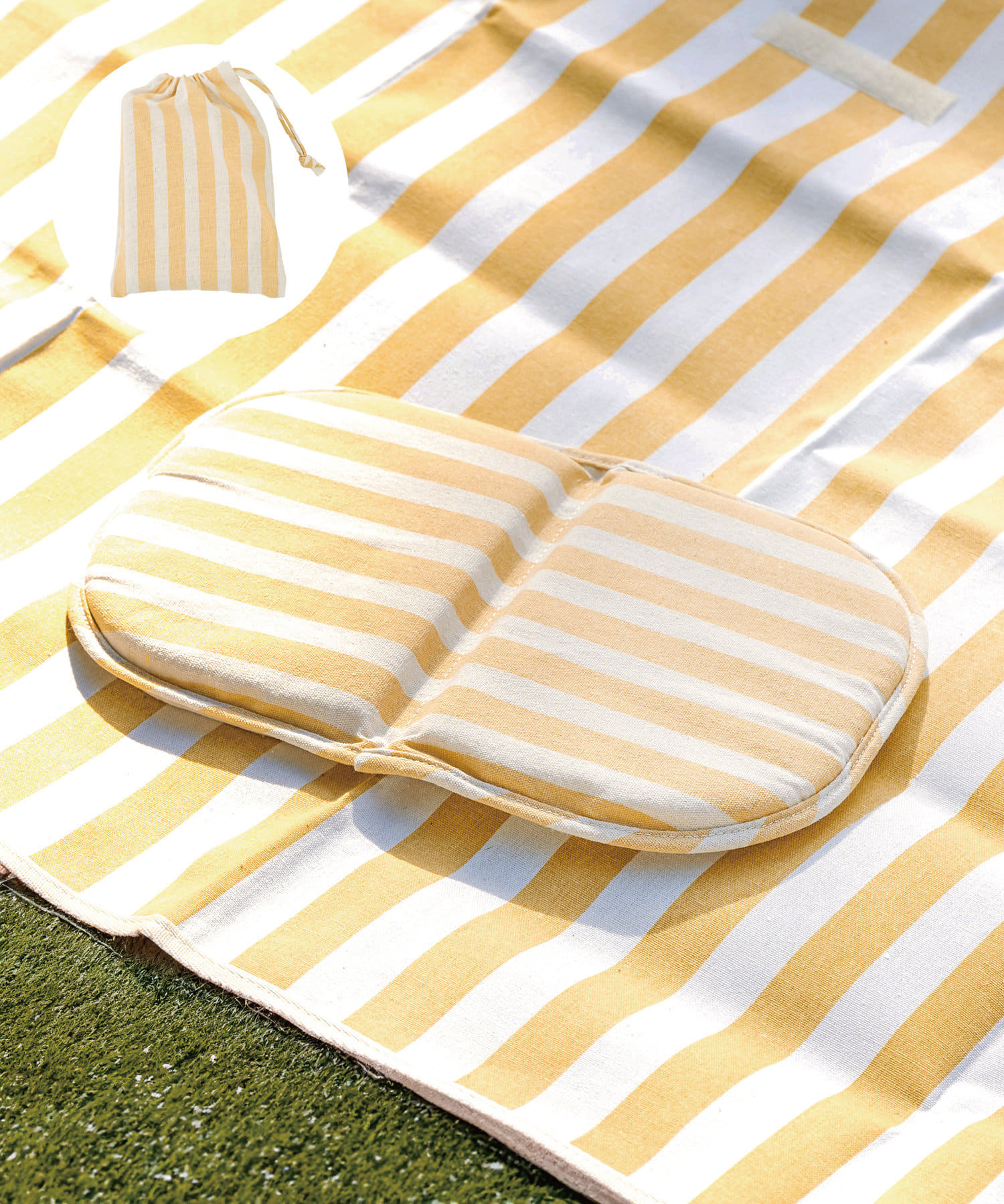 折りたたみチェアパッド（550円）、約32×22cm