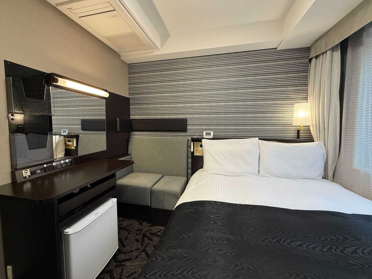 「アパホテル〈大森駅前東〉」が開業。写真はコージールーム