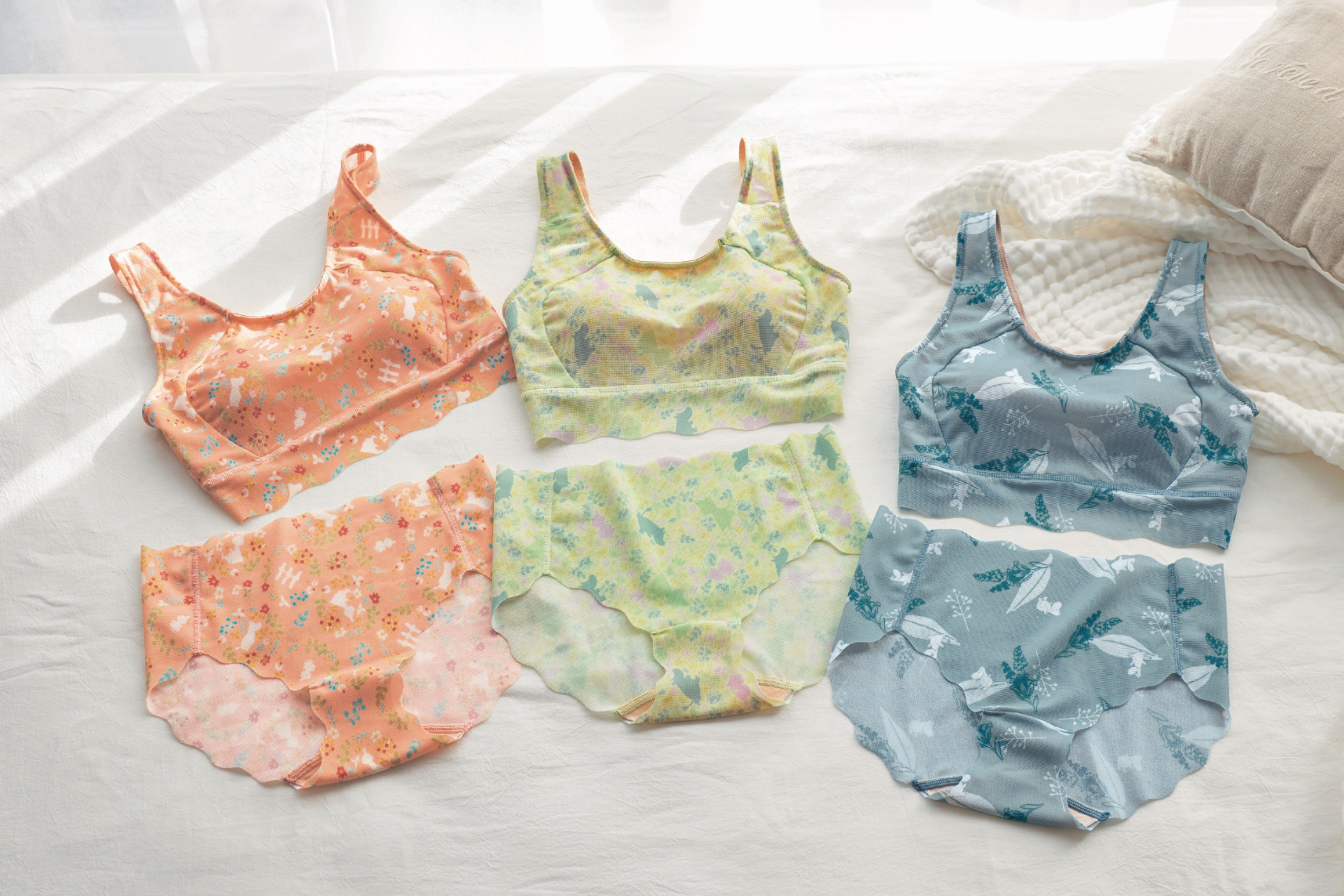 さらり軽やかな着心地のハーフトップとショーツ。ムーミンデザインの3色展開