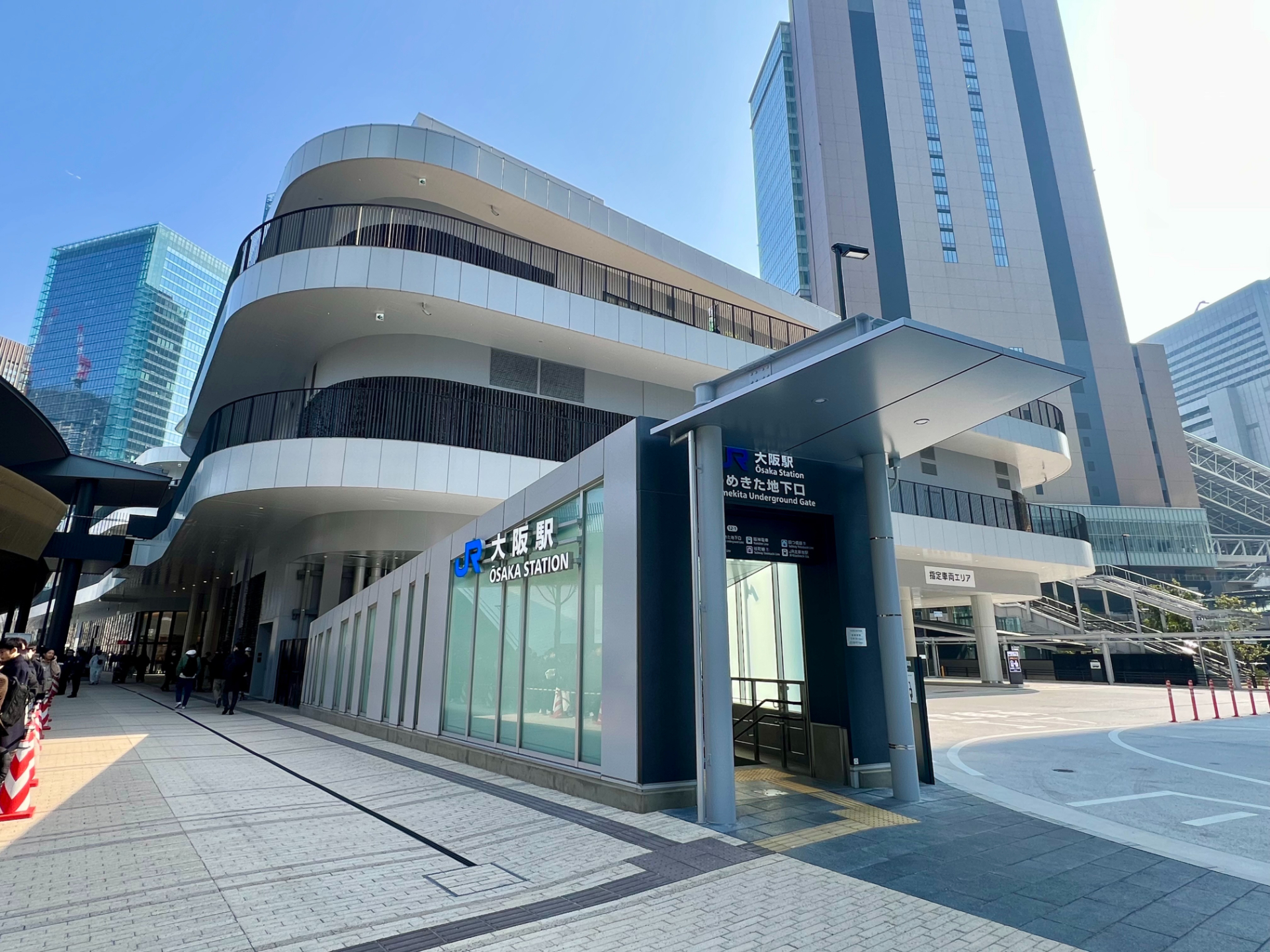 南館はJR大阪駅うめきた地下口直結