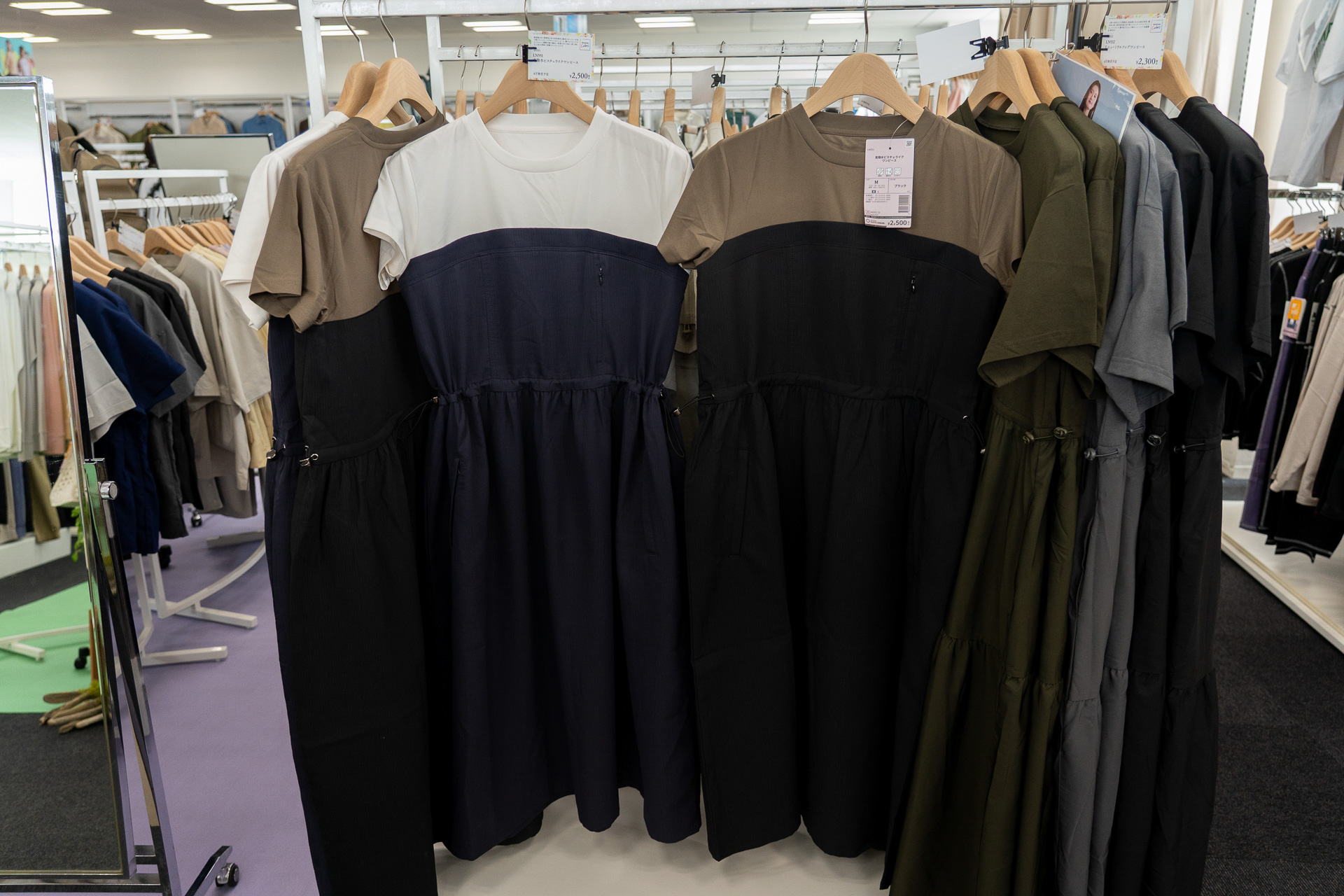 4月発売予定の高撥水ビスチェライクワンピース（2500円）