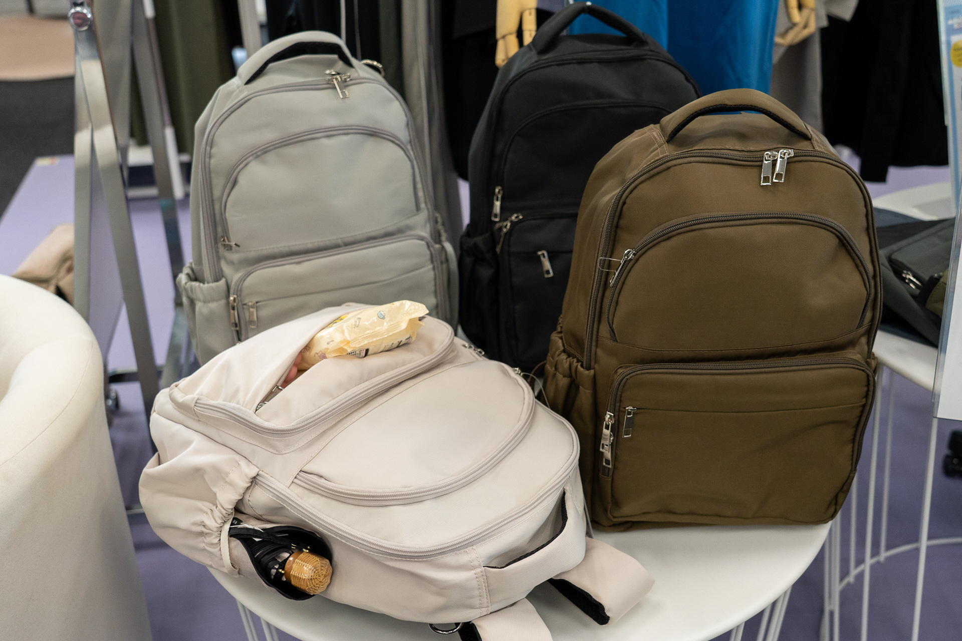 軽量3レイヤーポケットマザーズリュックは3900円