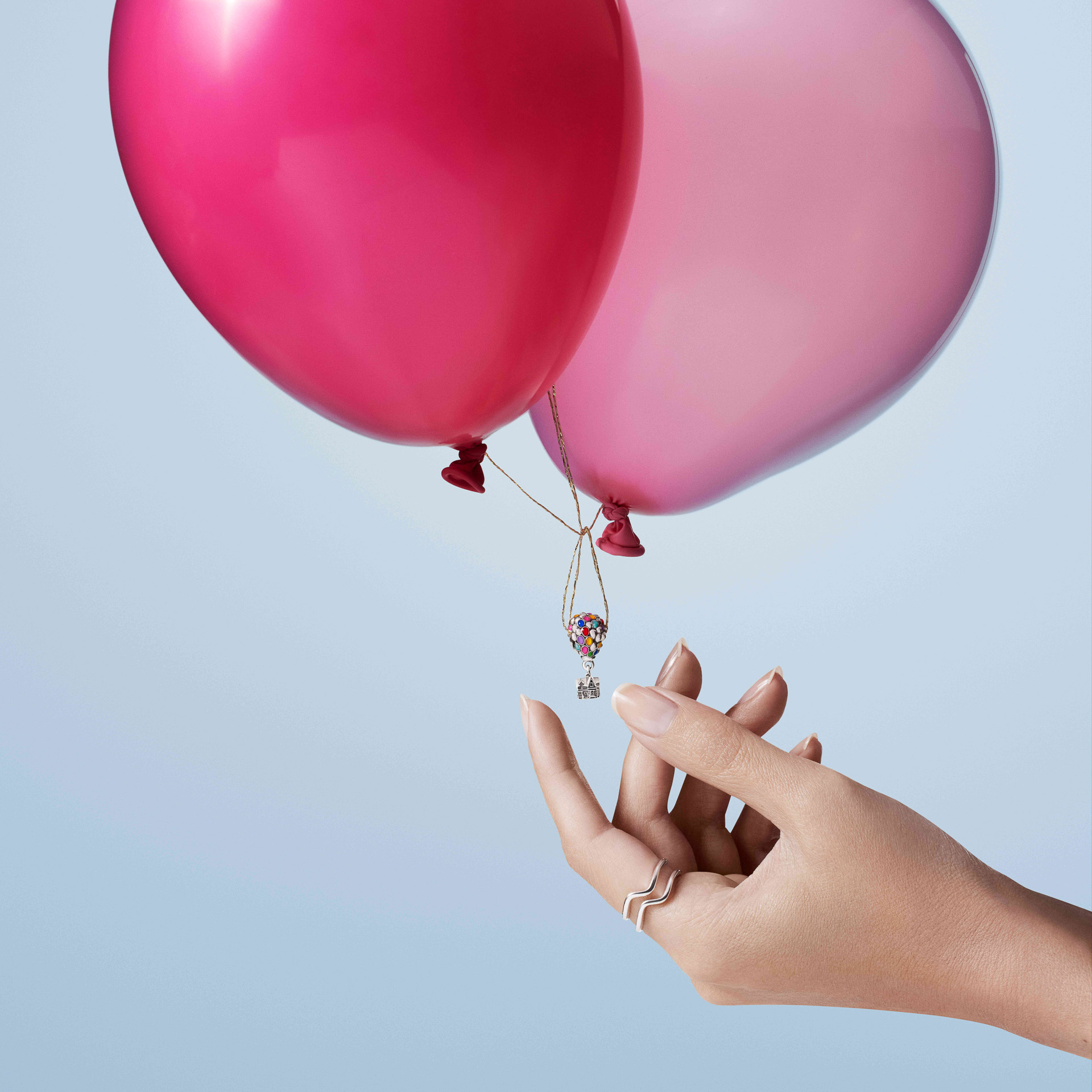 リングやネックレス、チャームなどスティッチからくまのプーさんまで15デザインを用意