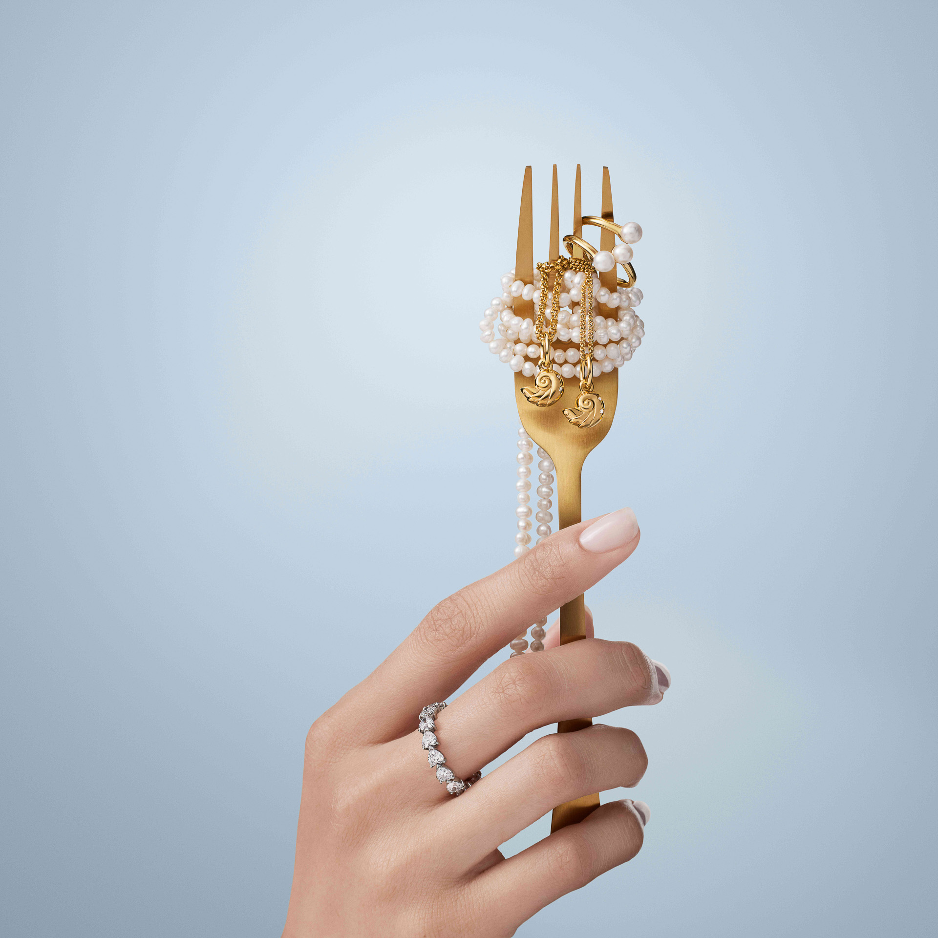 リングやネックレス、チャームなどスティッチからくまのプーさんまで15デザインを用意