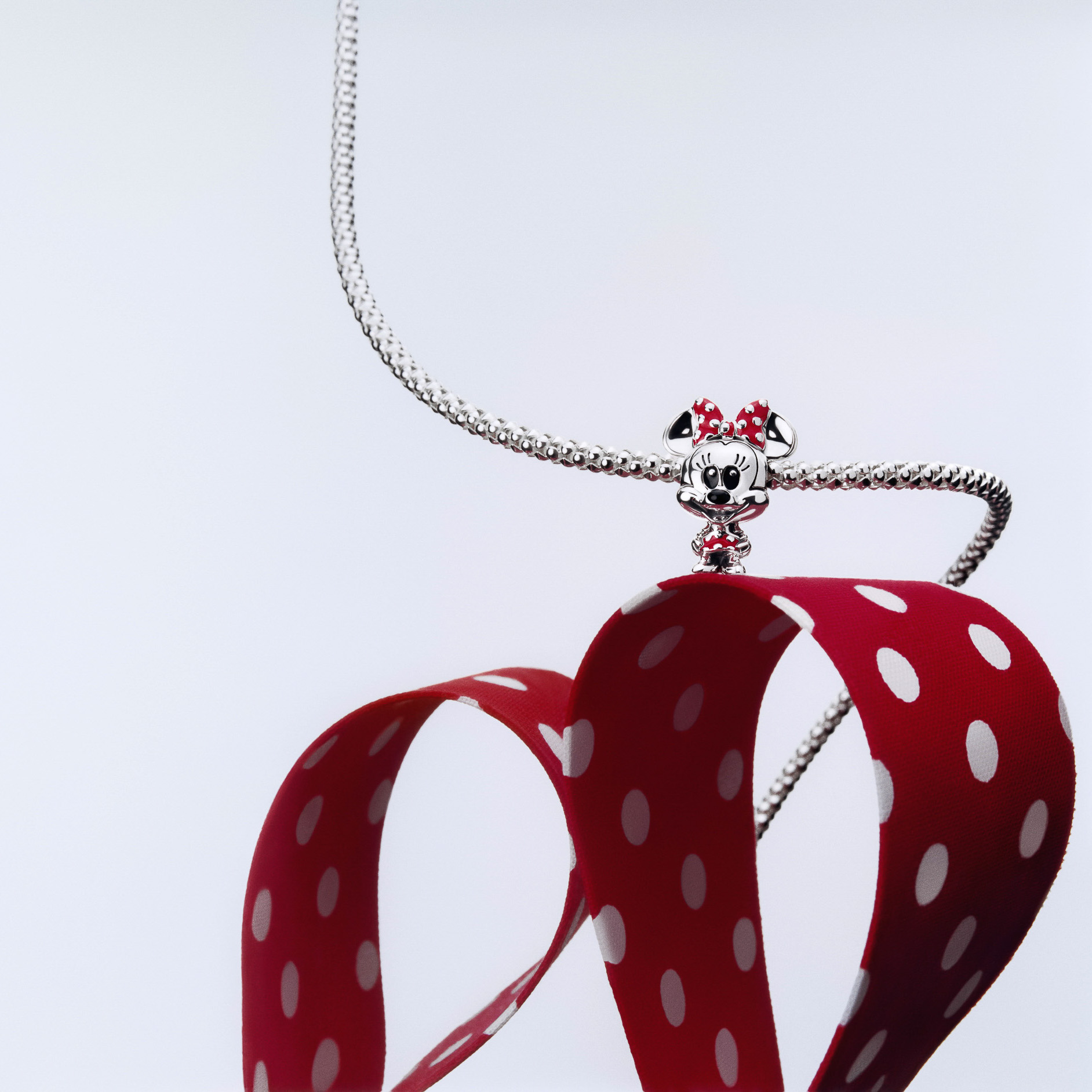 「Disney Minnie Mouse Dotted Dress & Bow Charm」（1万3200円）