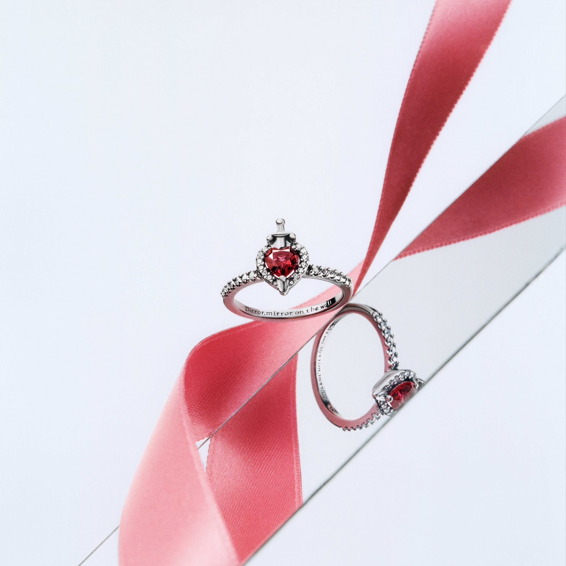 「Disney Villains Evil Queen Ring」（1万5950円）