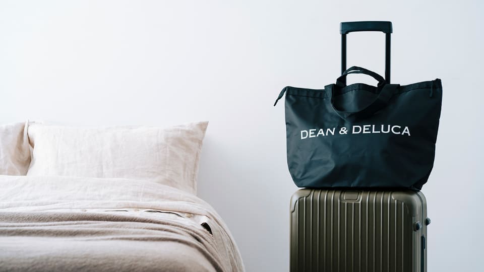 DEAN＆DELUCA、収納力がアップした「トラベルバッグ」。軽量で