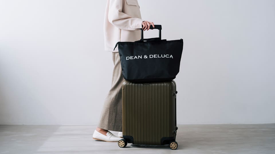 DEAN&DELUCA　トラベルバッグ DEAN＆DELUCA、収納力がアップした「トラベルバッグ」。軽量で