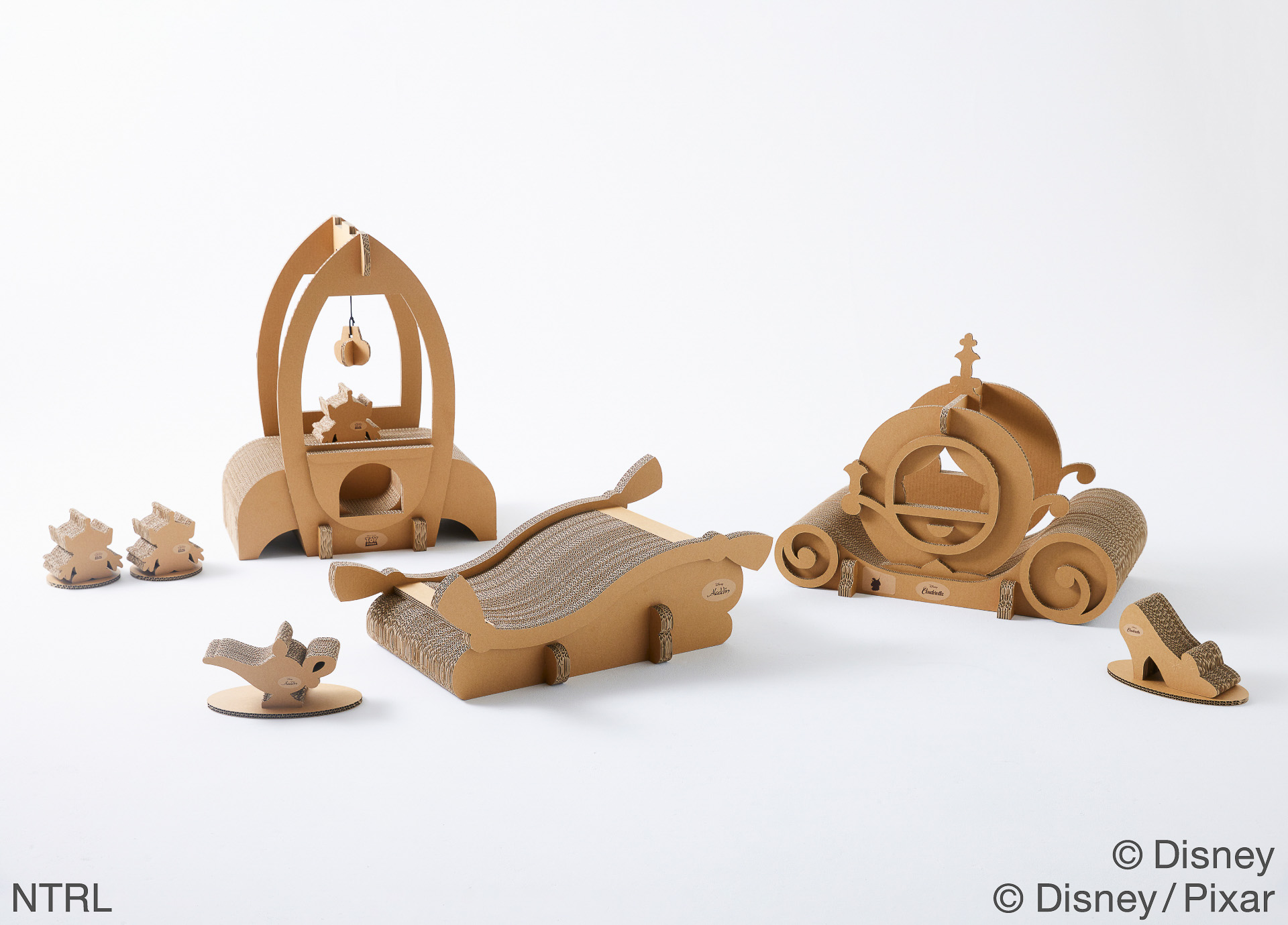 ディズニー・ピクサーデザインのダンボール製爪とぎが発売