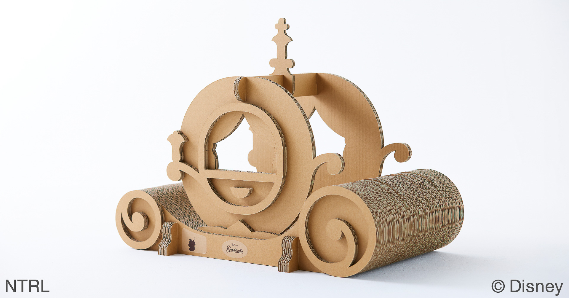 かぼちゃの馬車デザインの「Cat sofa Disney series/Cinderella」（3万5750円）