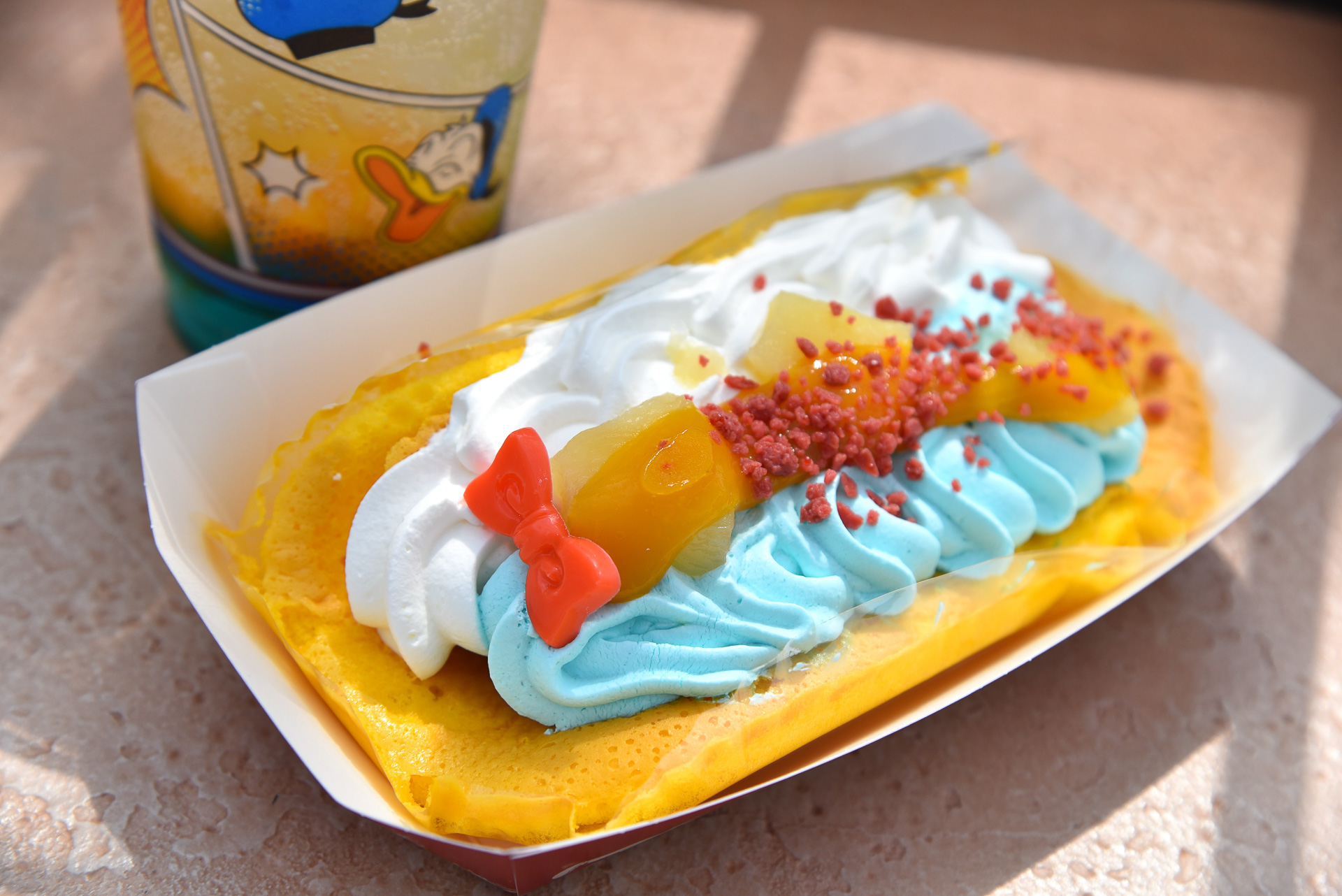 「オムレットロール（プリン＆パイナップル）」（700円）