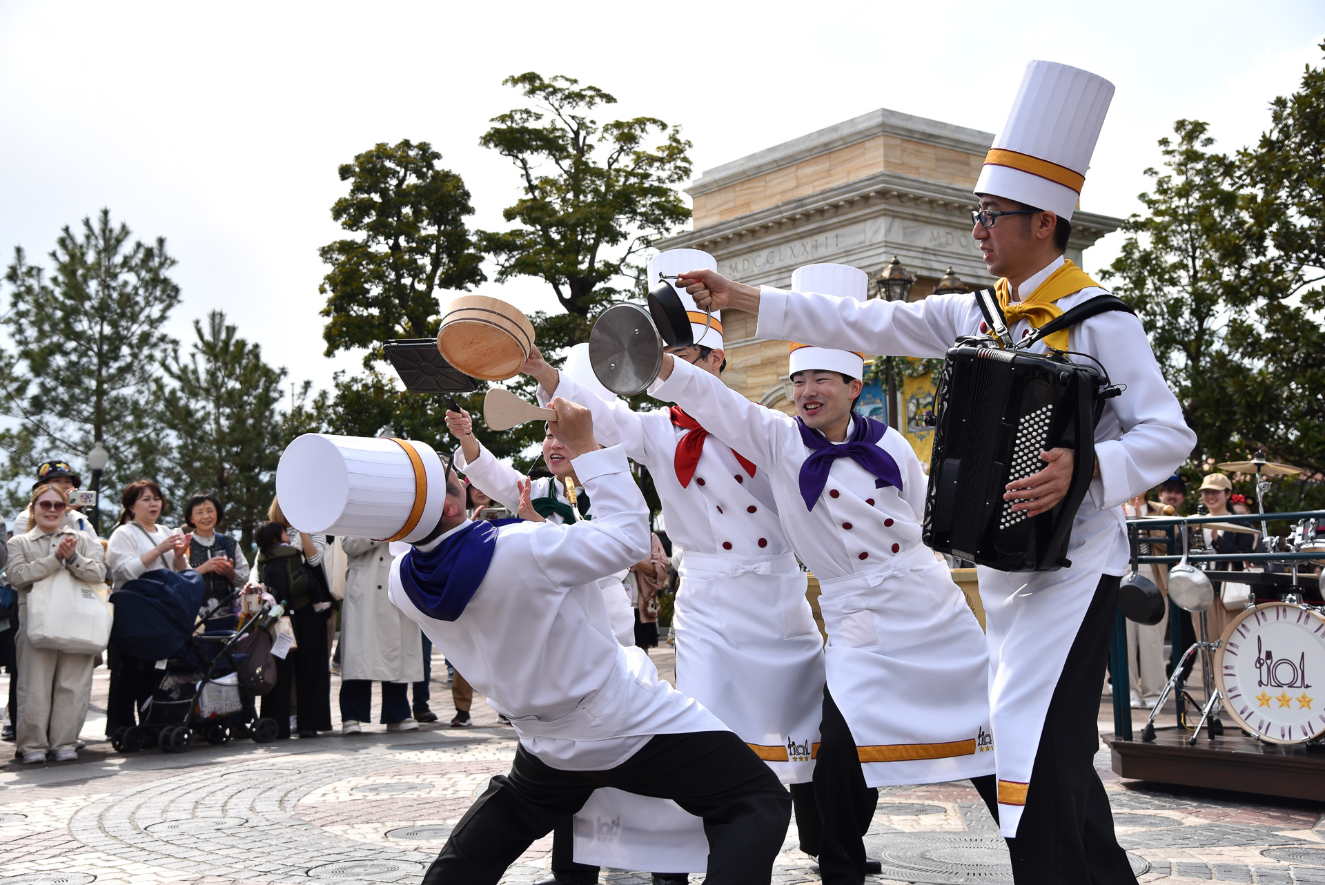 しゃもじでリズムを刻むパフォーマンスも！
