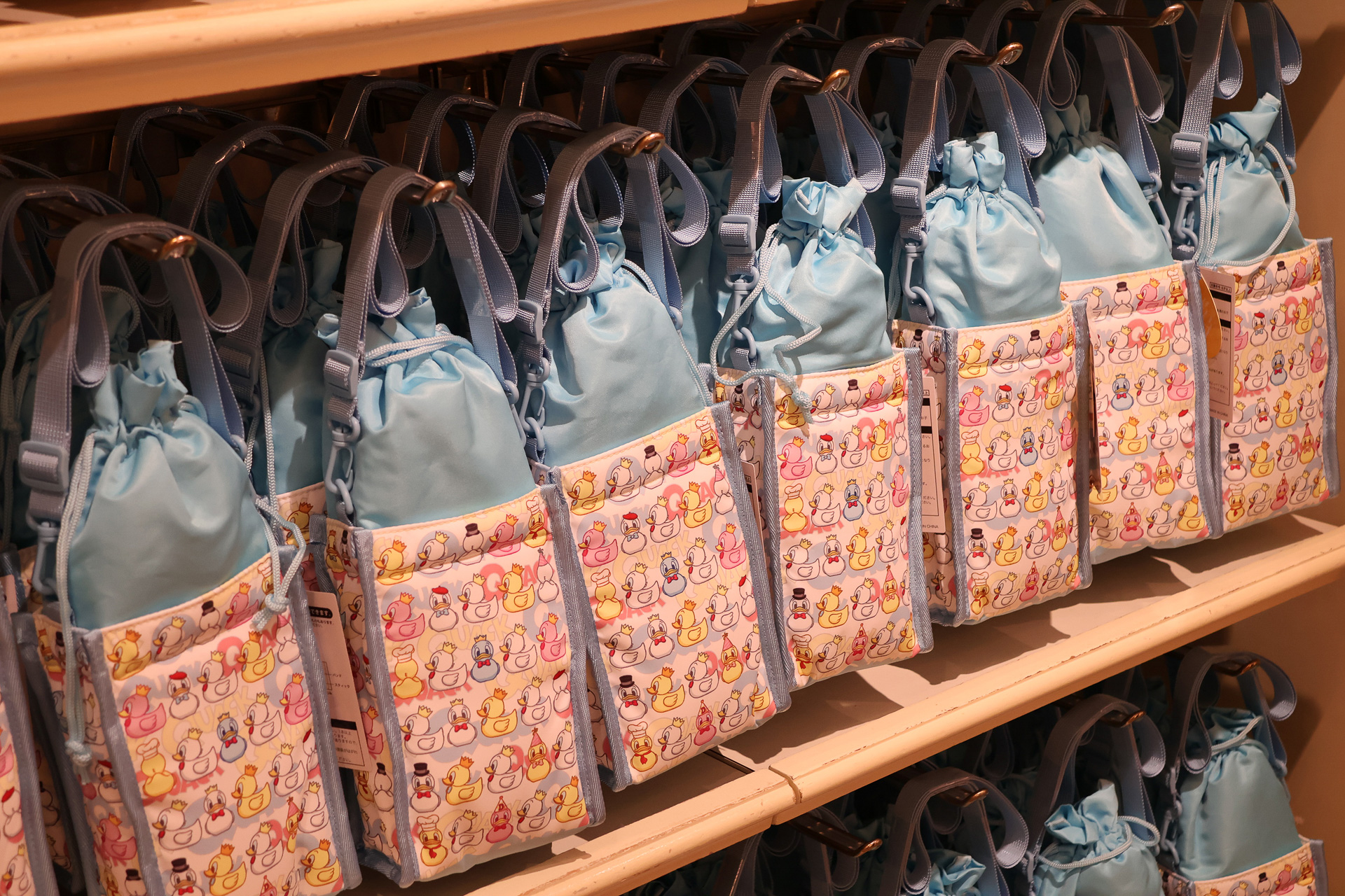 グワグワスティックの収納にぴったりの「ショルダーバッグ」（3600円）