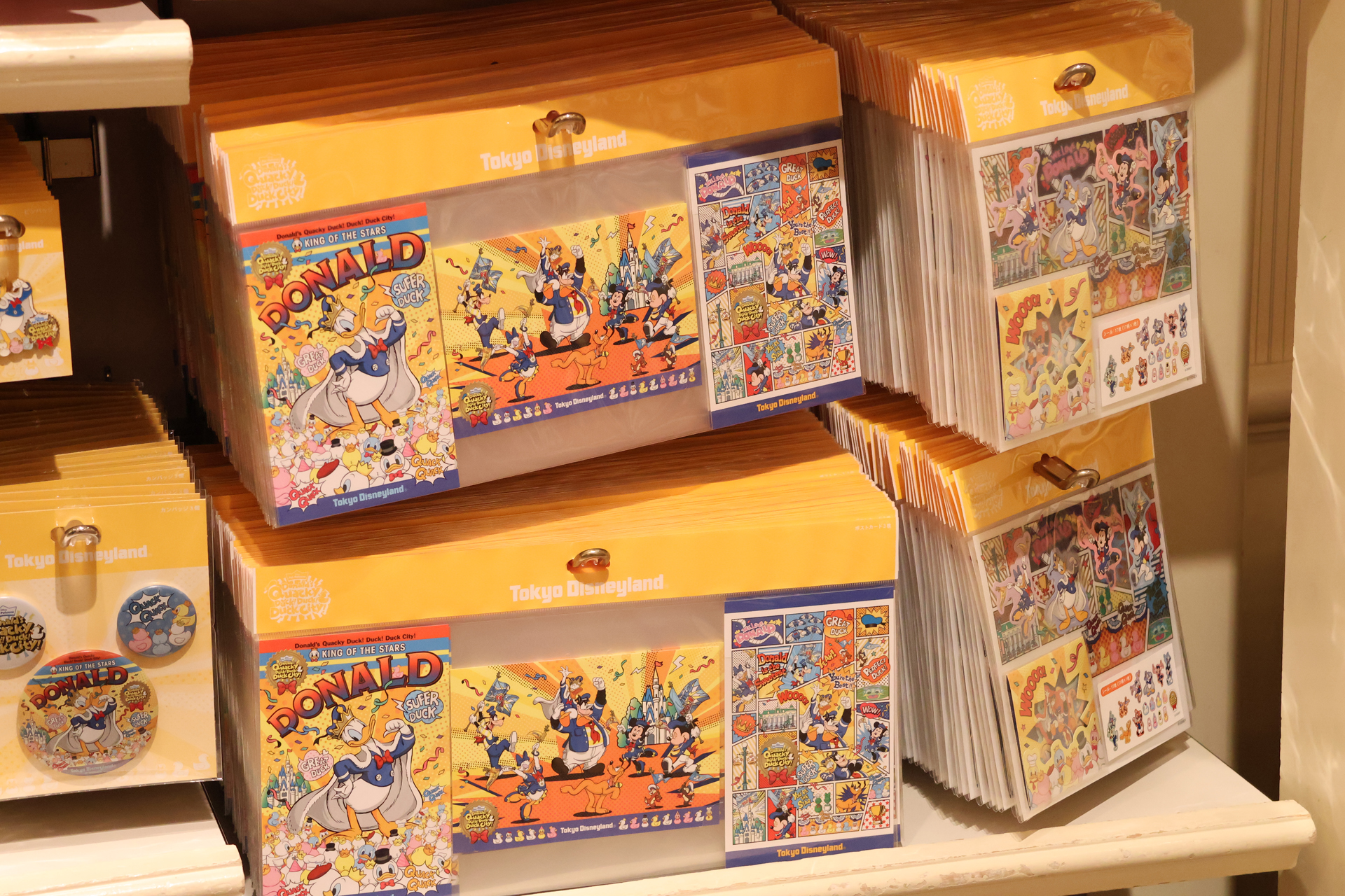 フレーク状の「シールセット」（800円）はグワグワスティックの装飾にもお勧め