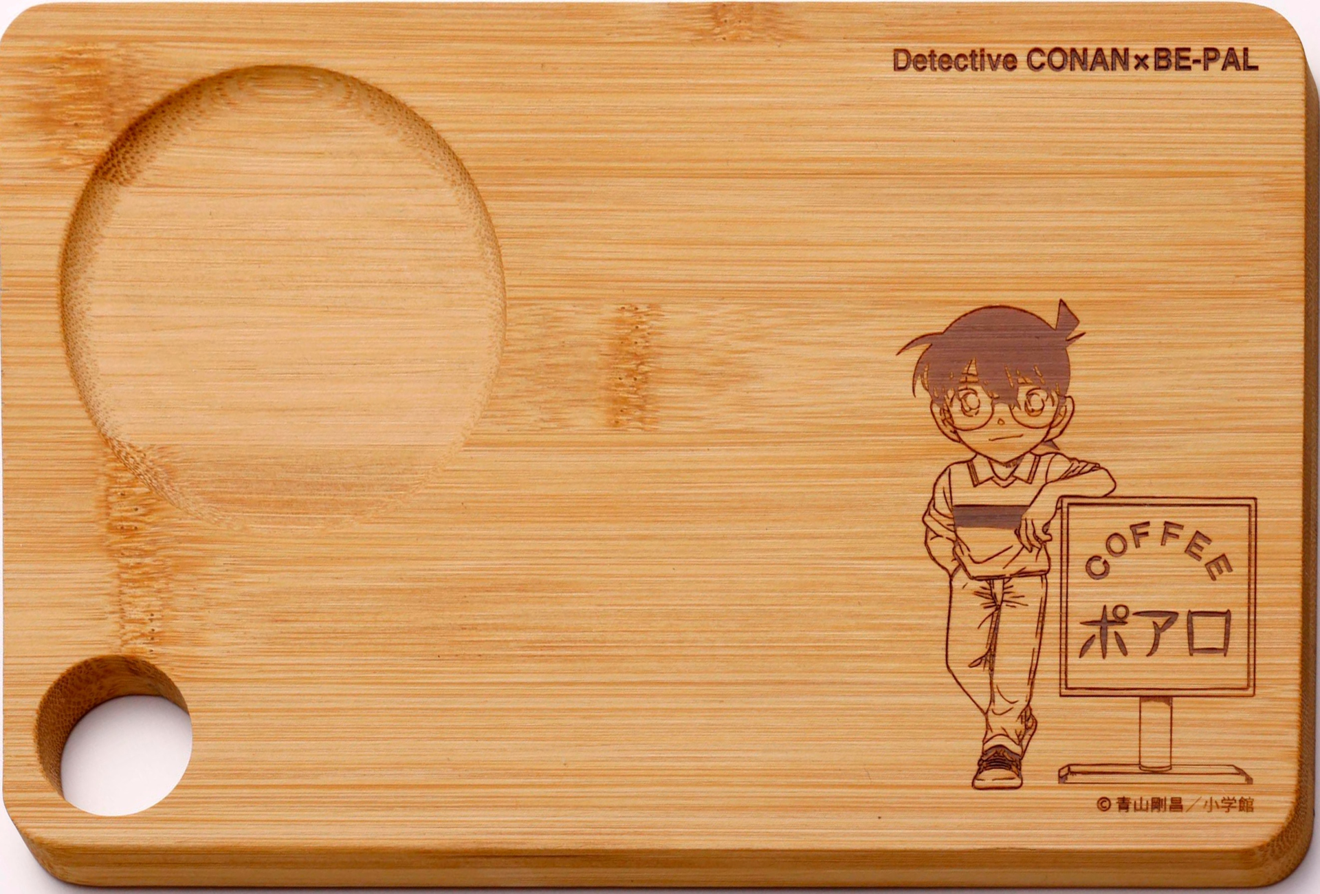 毛利探偵事務所の1階にある「喫茶ポアロ」の看板がポイント