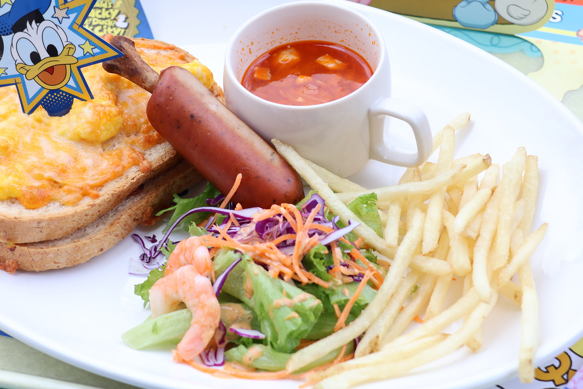 ポテト、シュリンプサラダなど副菜も充実