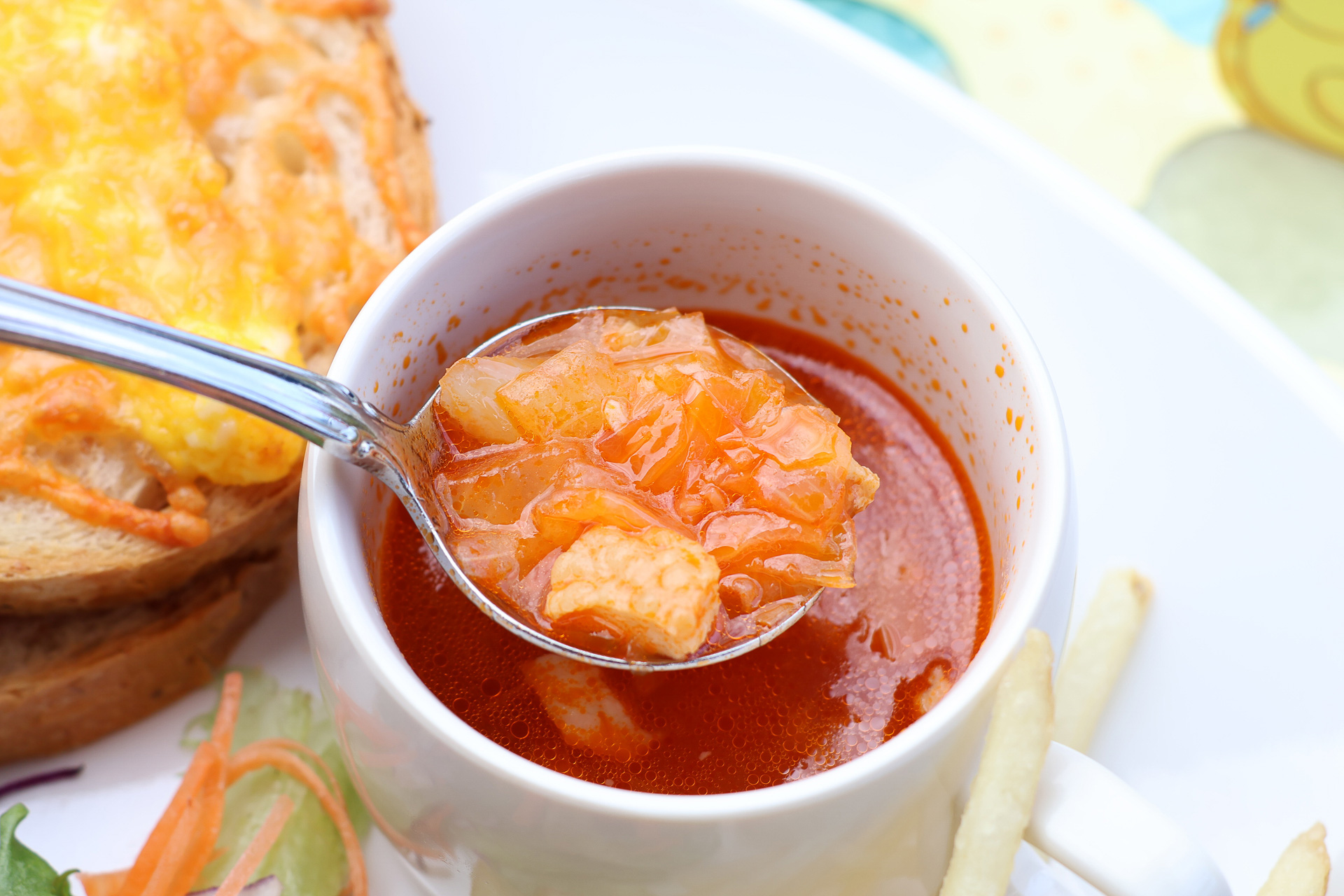 ミネストローネは野菜がごろごろ入ってヘルシー