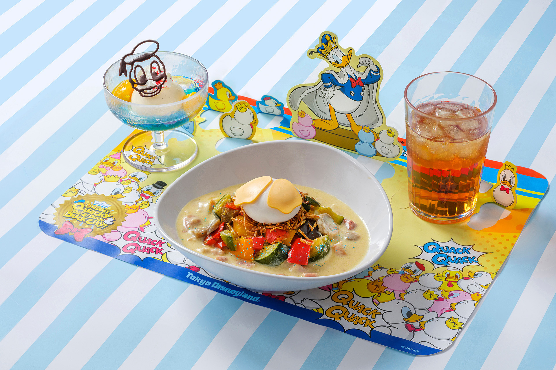 「ダックダイブ・パスタセット」（2180円）もランチョンマット付き（提供：オリエンタルランド）