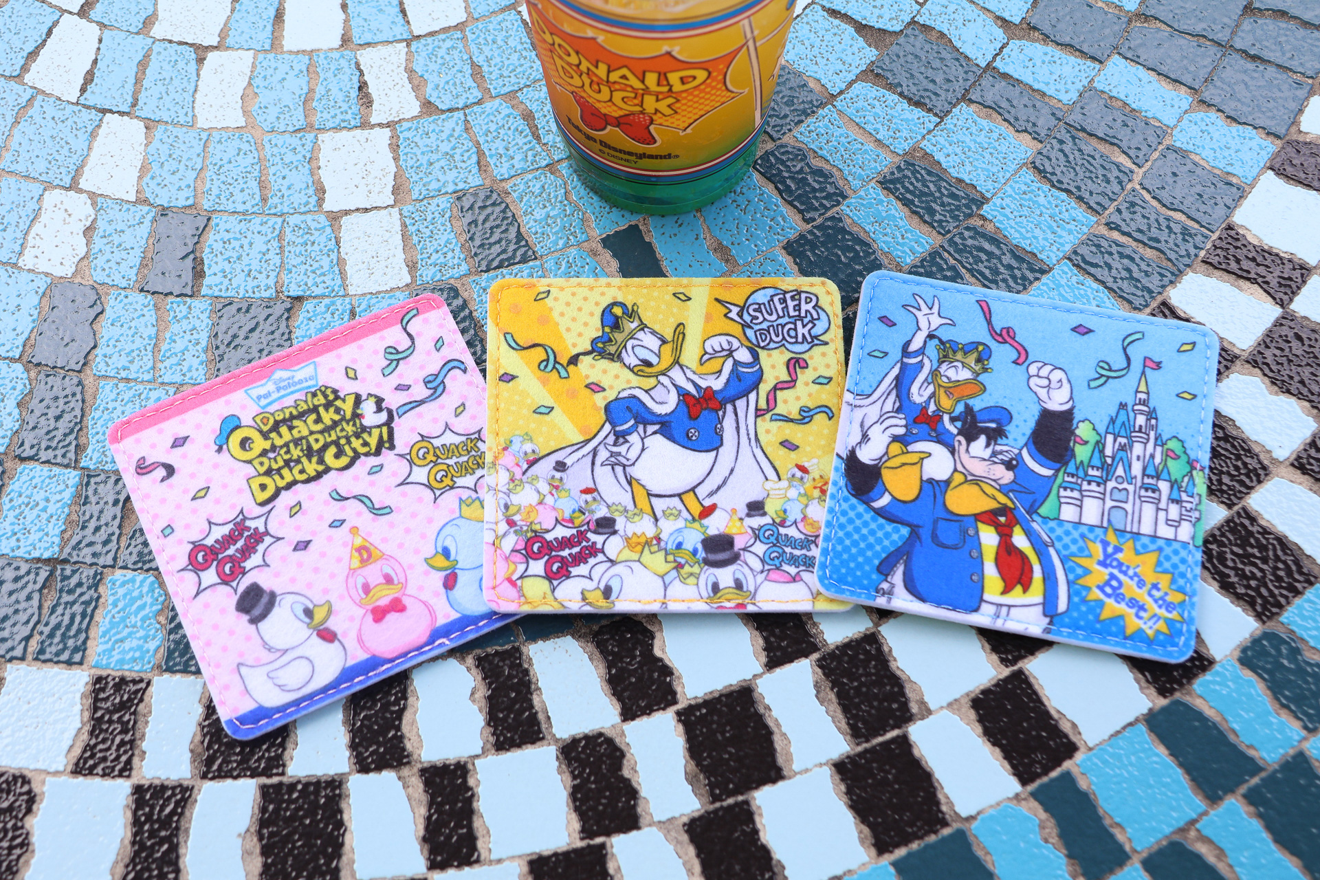 スーベニアコースターは3種類からランダムで1種類が付属