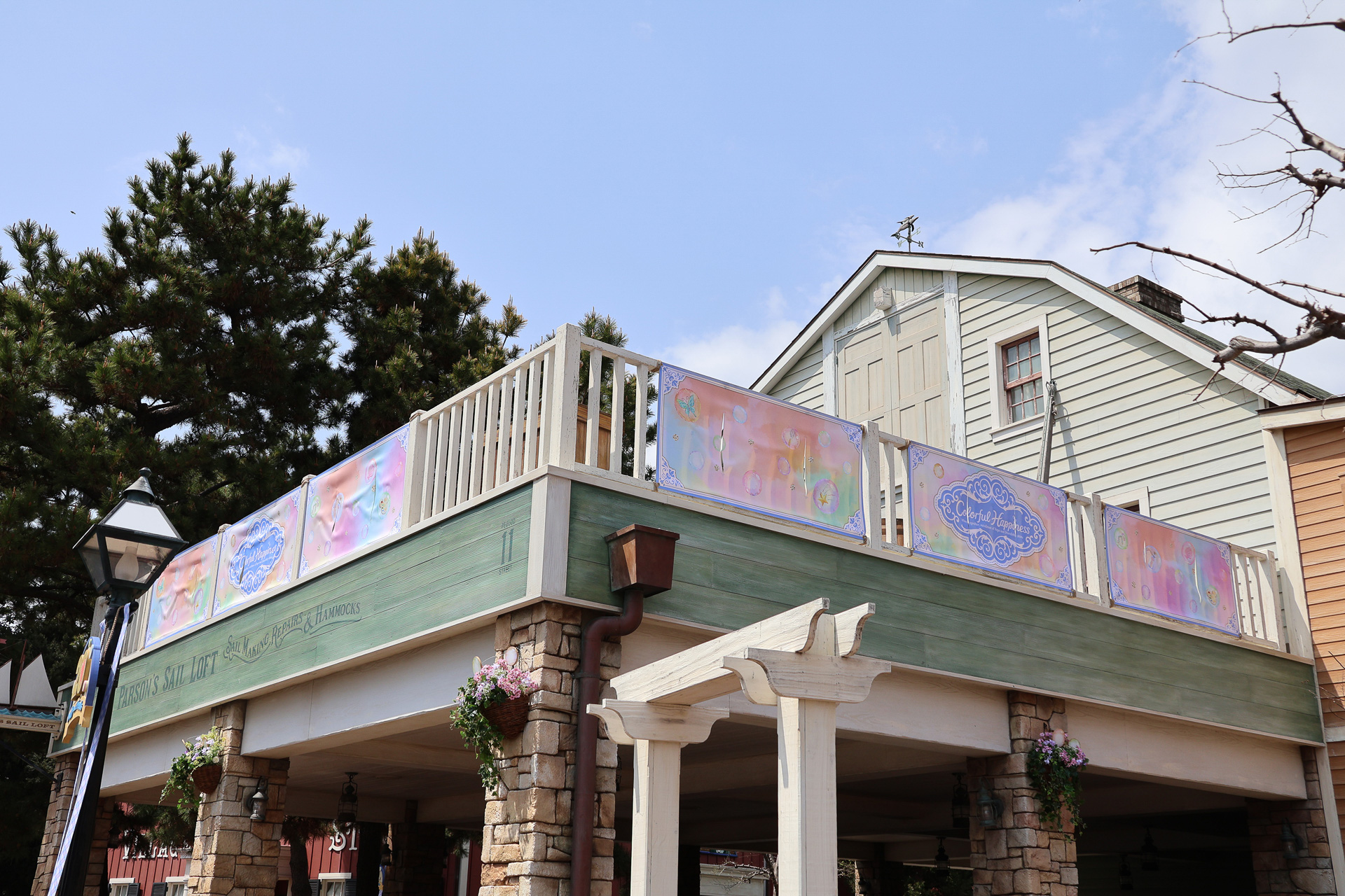 「ケープコッド・クックオフ」は店舗の中も外もデコレーションでいっぱい