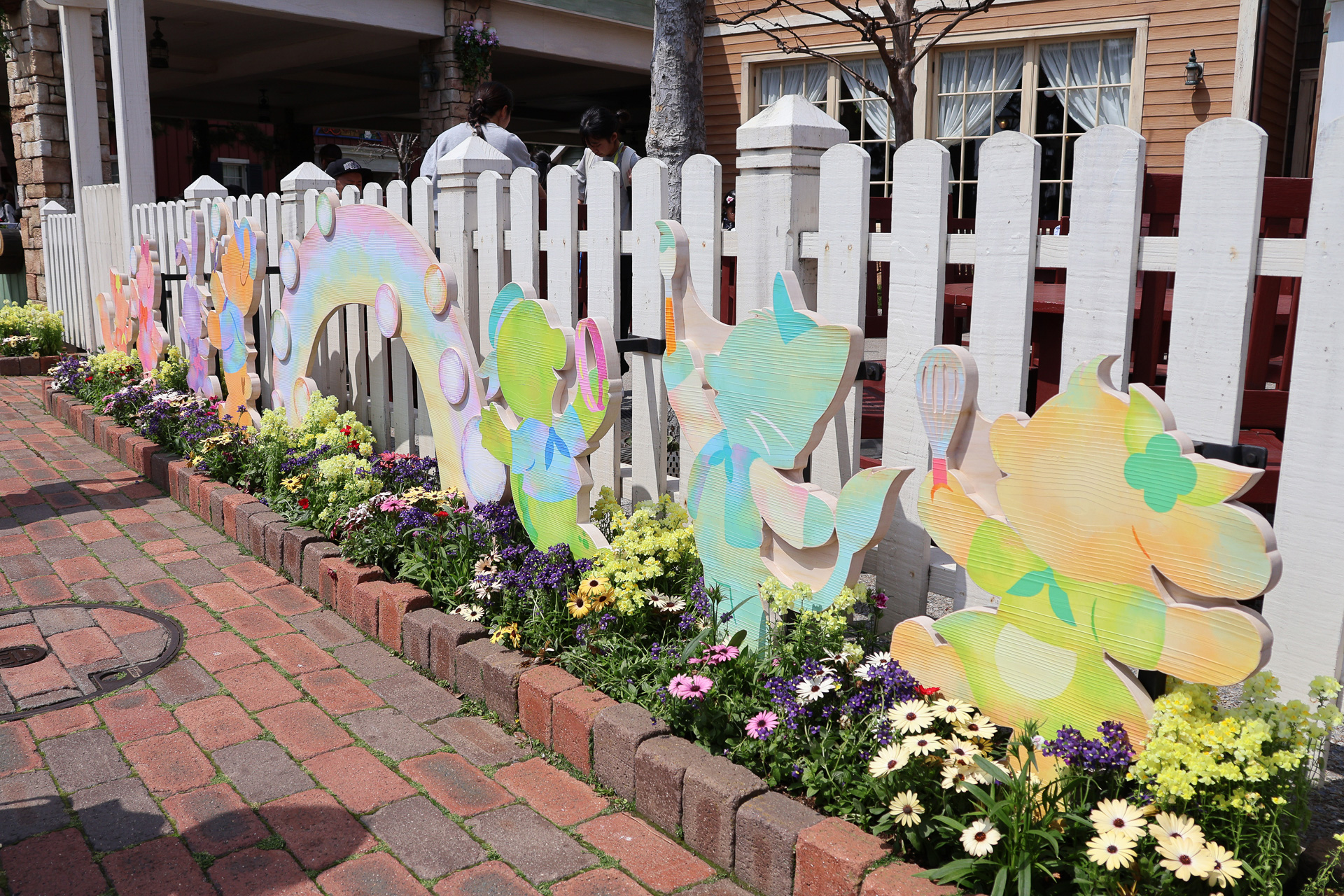 「ケープコッド・クックオフ」は店舗の中も外もデコレーションでいっぱい