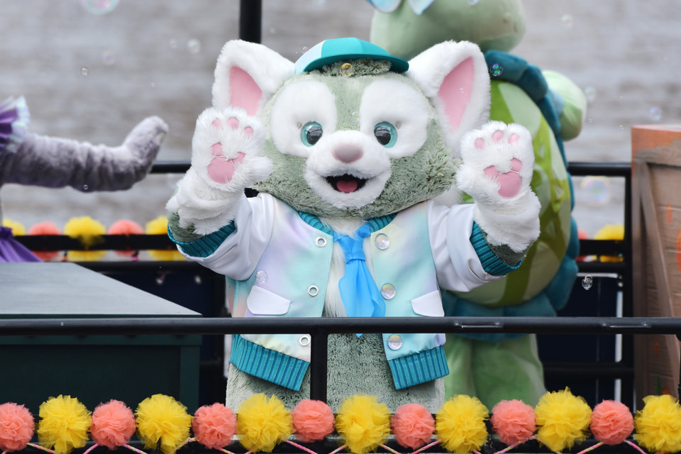 東京ディズニーシーの水路の隅々までダッフィーたちが水上