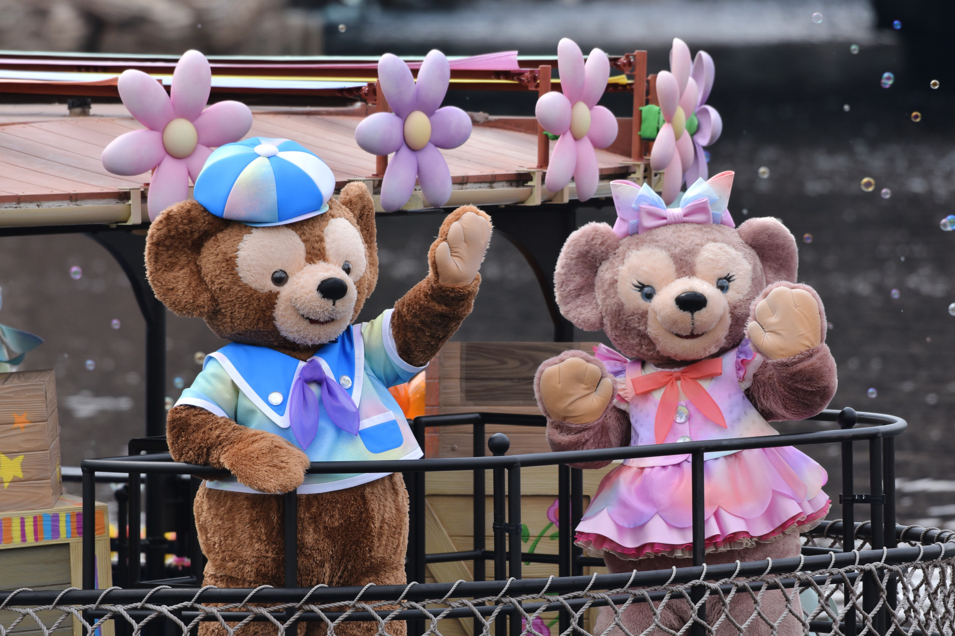 ダッフィーとシェリーメイは後方なのでどちら側にいても見やすい