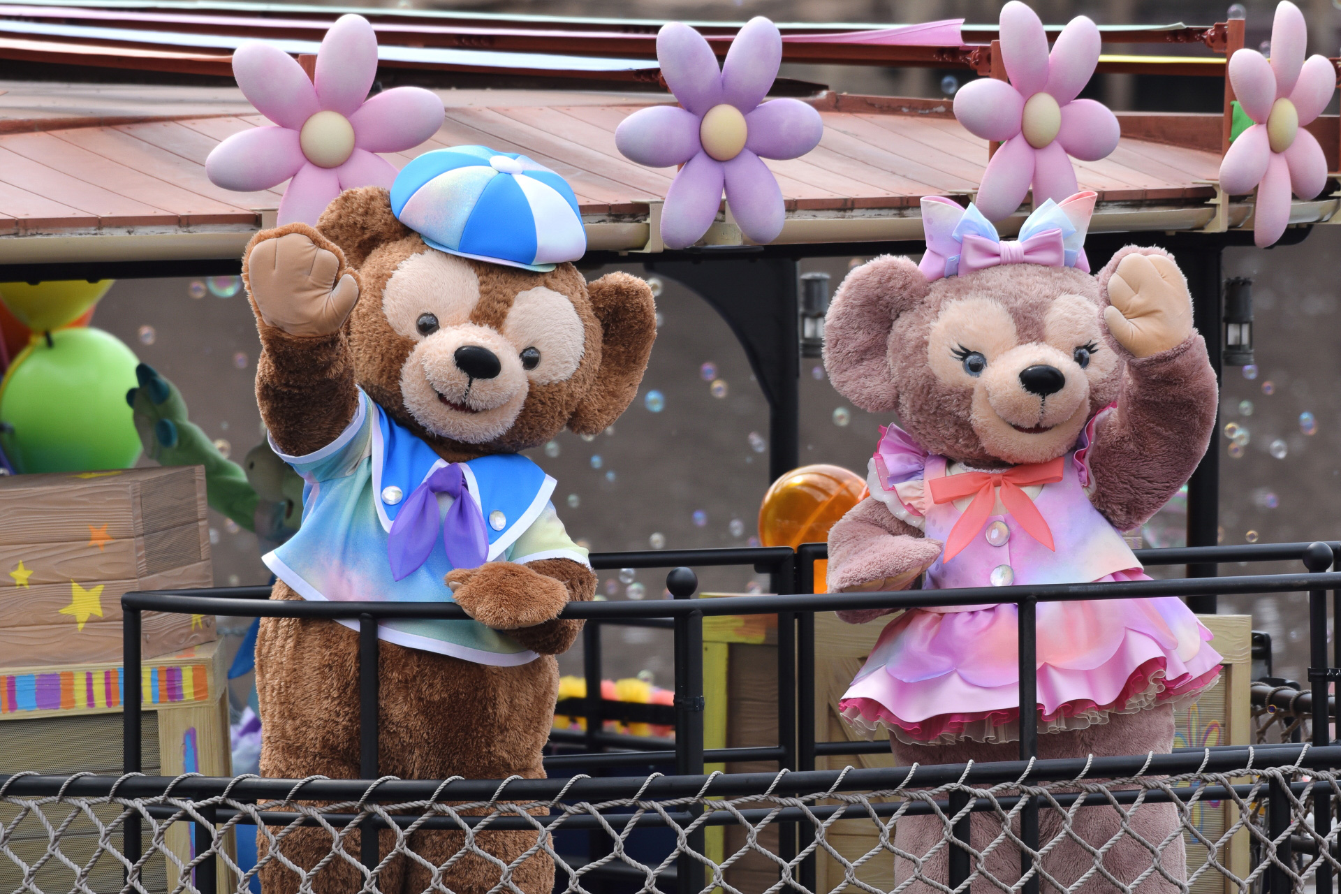 ダッフィーとシェリーメイは後方なのでどちら側にいても見やすい