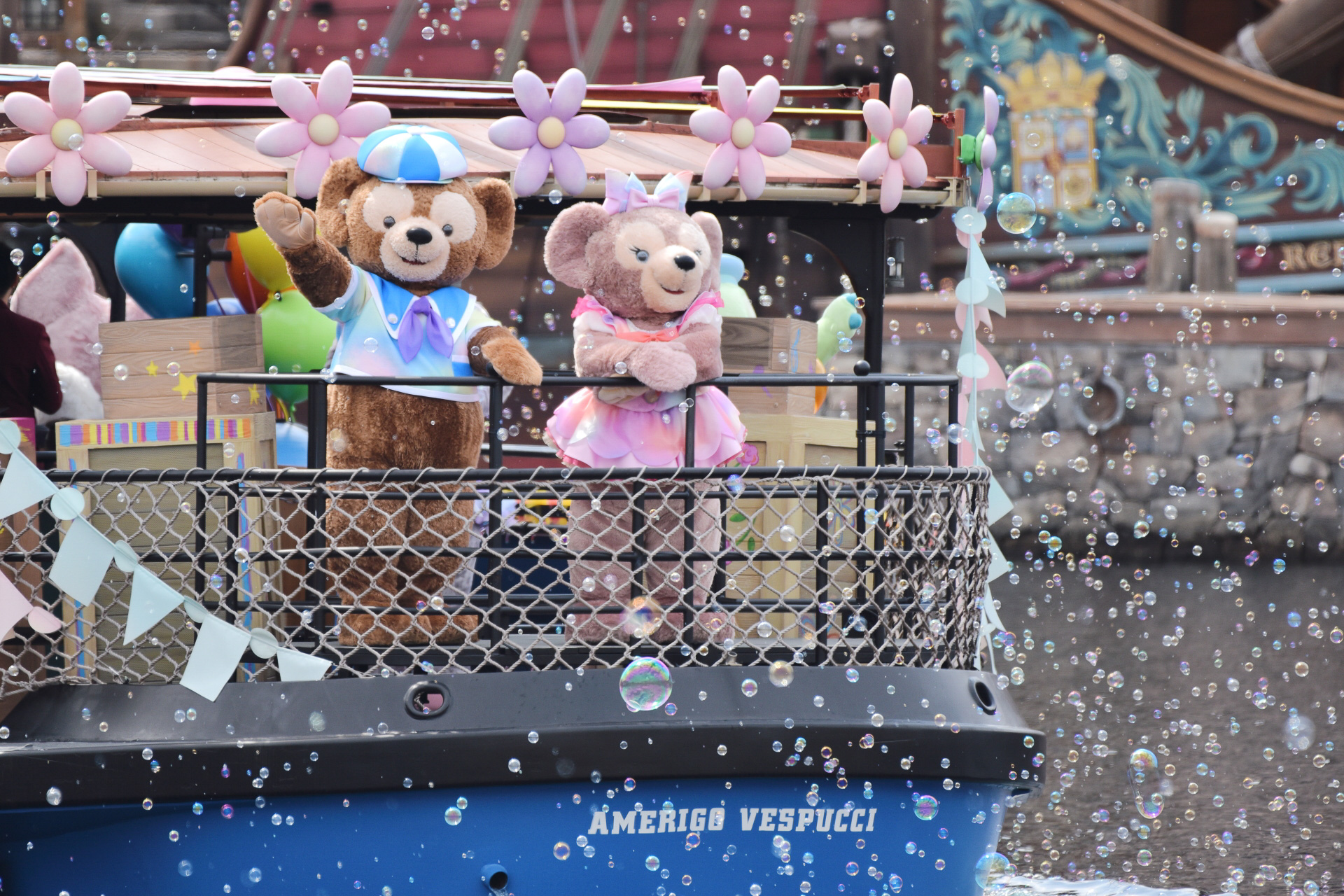 ダッフィーとシェリーメイは後方なのでどちら側にいても見やすい