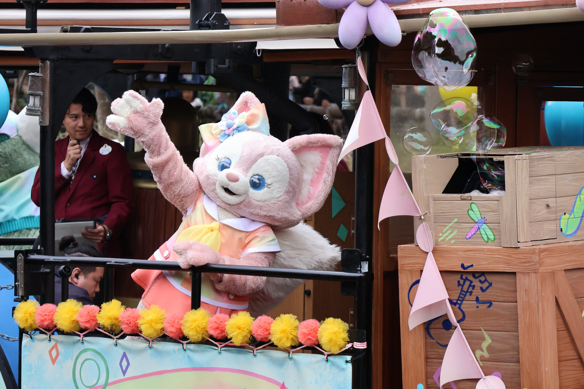 進行方向右前位置がリーナ・ベルの場所