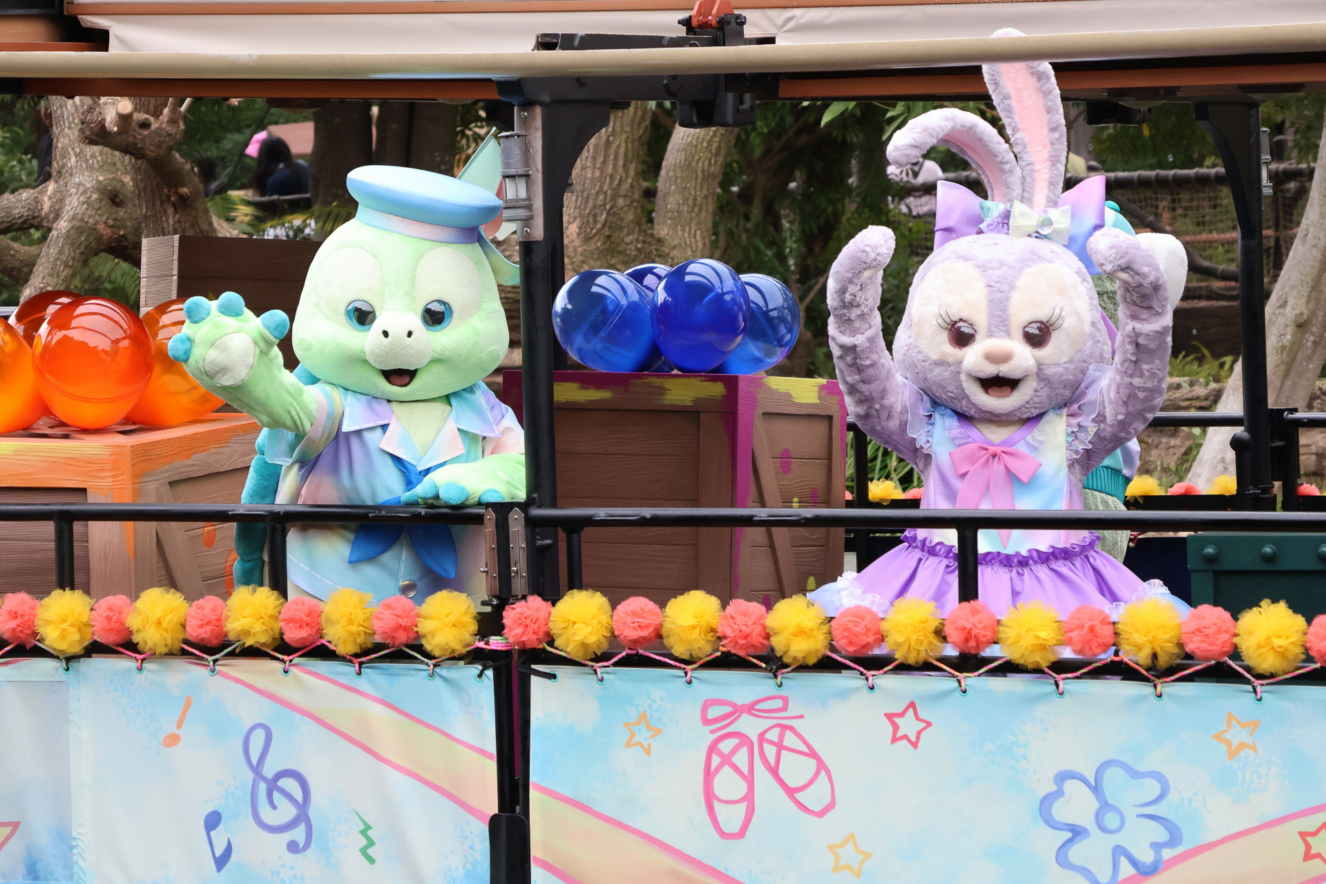 オル・メルとステラ・ルーがその後ろに並ぶ