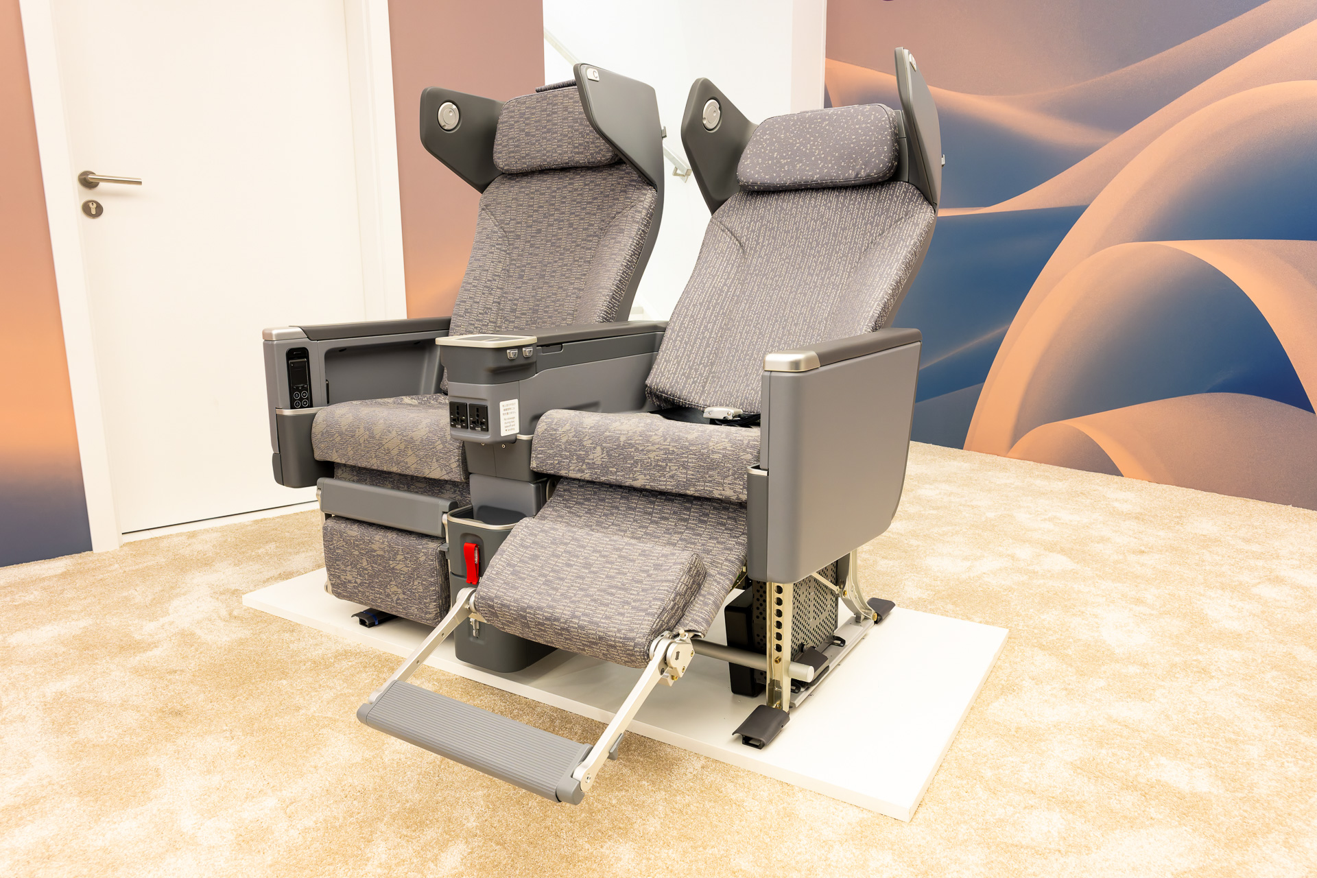 最大リクライニングでレッグレスト、フットレストを起こした状態