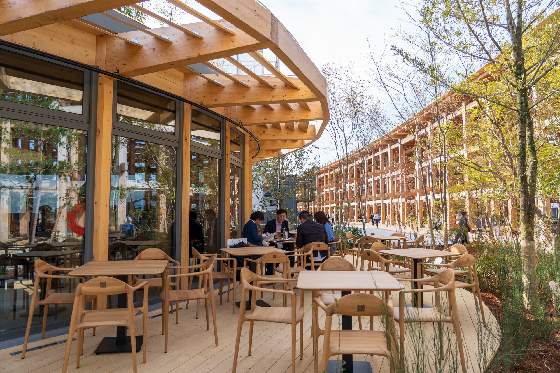 伝統的なドイツ各地域の料理を味わうことができるレストランを併設