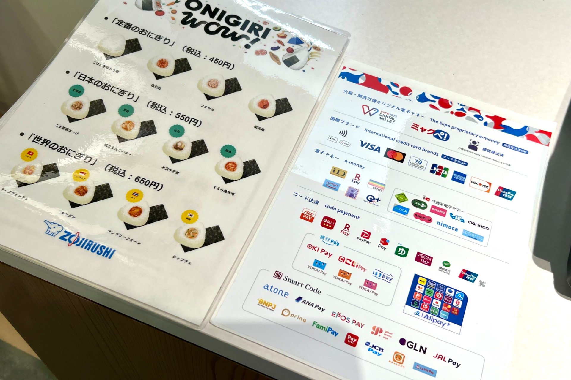 会場内はすべてキャッシュレス。使える電子マネーは店舗・施設により異なる