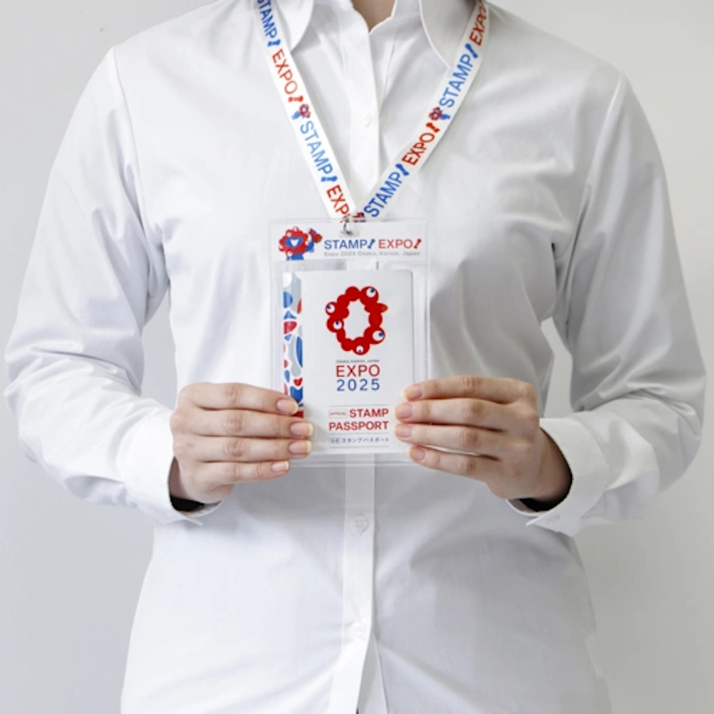 専用ケース＆ストラップ着用イメージ &copy;Expo 2025